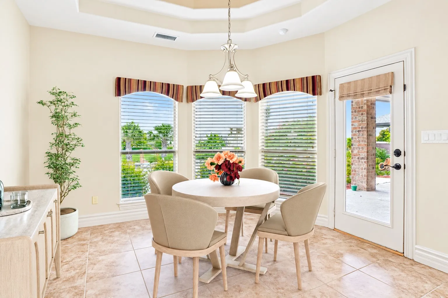 Spacious breakfast nook