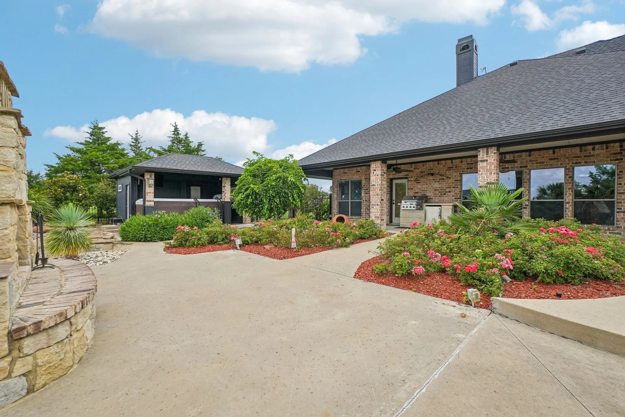 Single Family Residence For Sale in Rockwall County , 484 Savannah Hill, Rockwall, Texas 75032, 4 Bedroom, 5 Bathroom, 3 Garage spaces, 3,994 Sqft, built in 2007, mls#21276739, Real Estate Agent in Rockwall, Homes For Sale in Rockwall county, Homes For Sale in Rockwall, Realtor in Rockwall Texas, Real Estate Brokerage Independent Realty Texas, Luminita Cordes Realtor