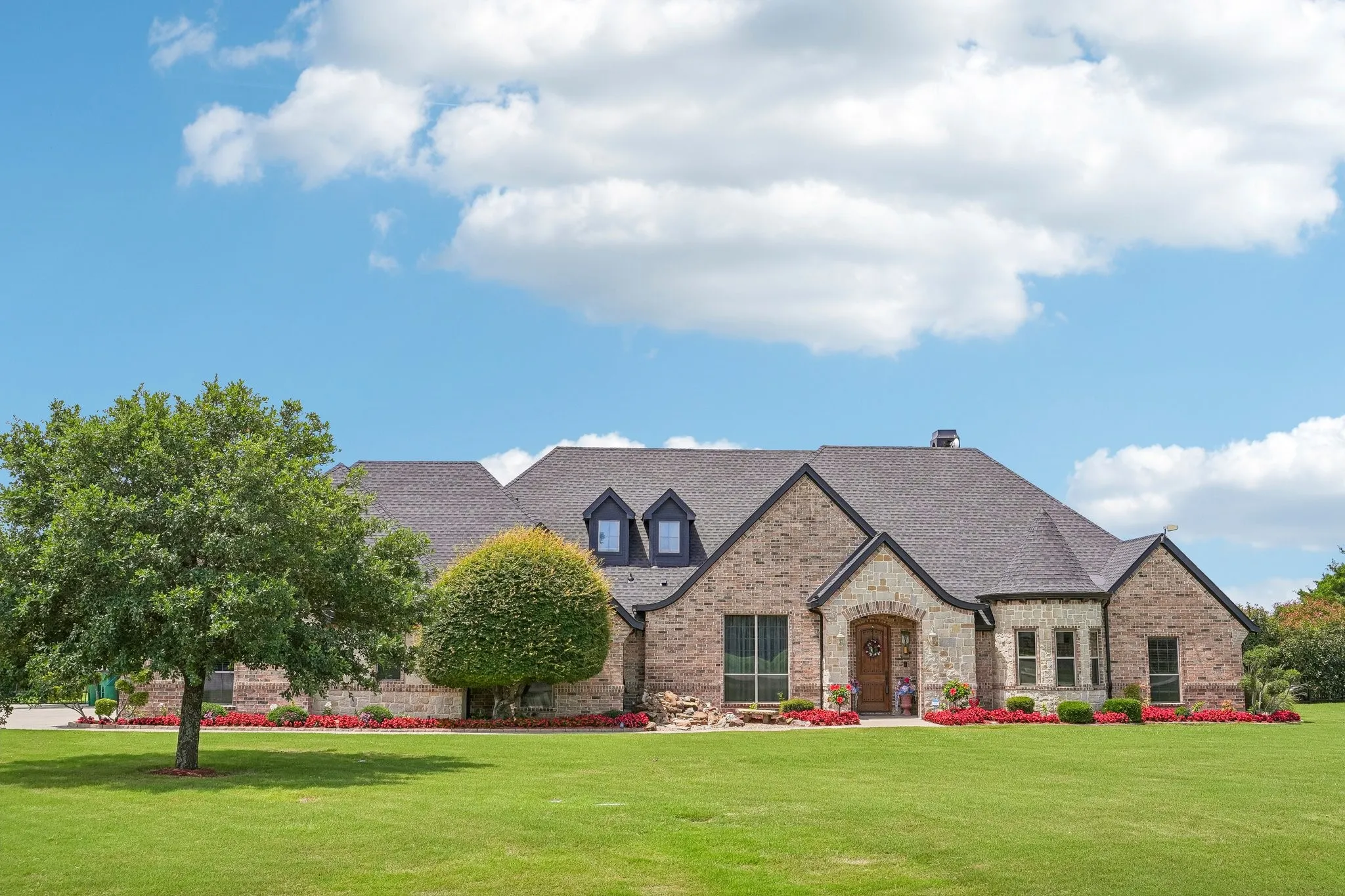 Single Family Residence For Sale in Rockwall County , 484 Savannah Hill, Rockwall, Texas 75032, 4 Bedroom, 5 Bathroom, 3 Garage spaces, 3,994 Sqft, built in 2007, mls#21276739, Real Estate Agent in Rockwall, Homes For Sale in Rockwall county, Homes For Sale in Rockwall, Realtor in Rockwall Texas, Real Estate Brokerage Independent Realty Texas, Luminita Cordes Realtor