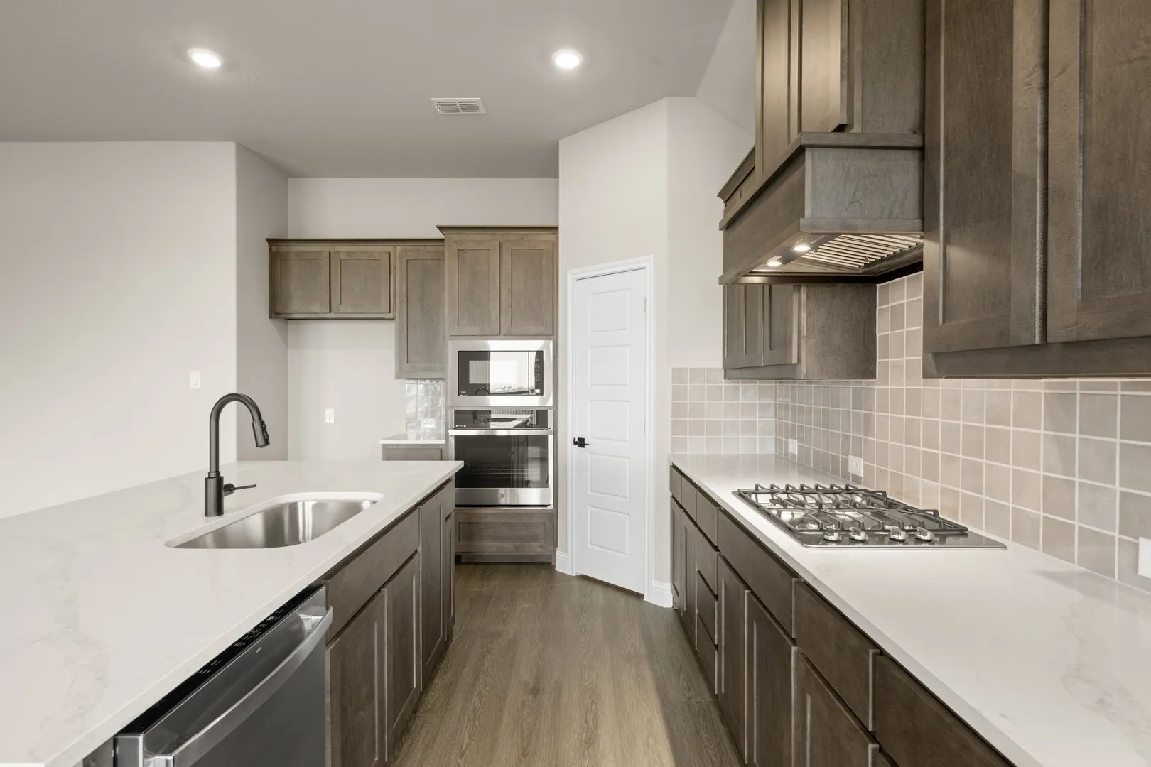 DFW-Silo Mills-Concept 2040-7857 Barley Field Street-Kitchen-Risewell Homes-4