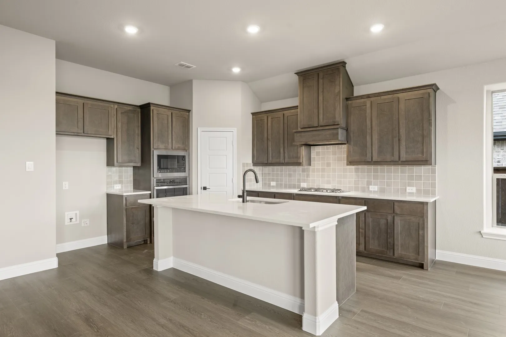 DFW-Silo Mills-Concept 2040-7857 Barley Field Street-Kitchen-Risewell Homes-1