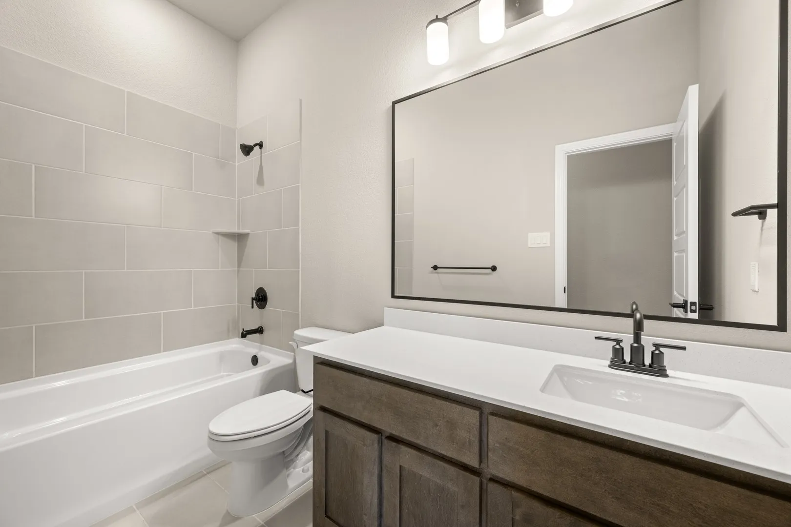 DFW-Silo Mills-Concept 2040-7857 Barley Field Street-Bathroom-Risewell Homes-1