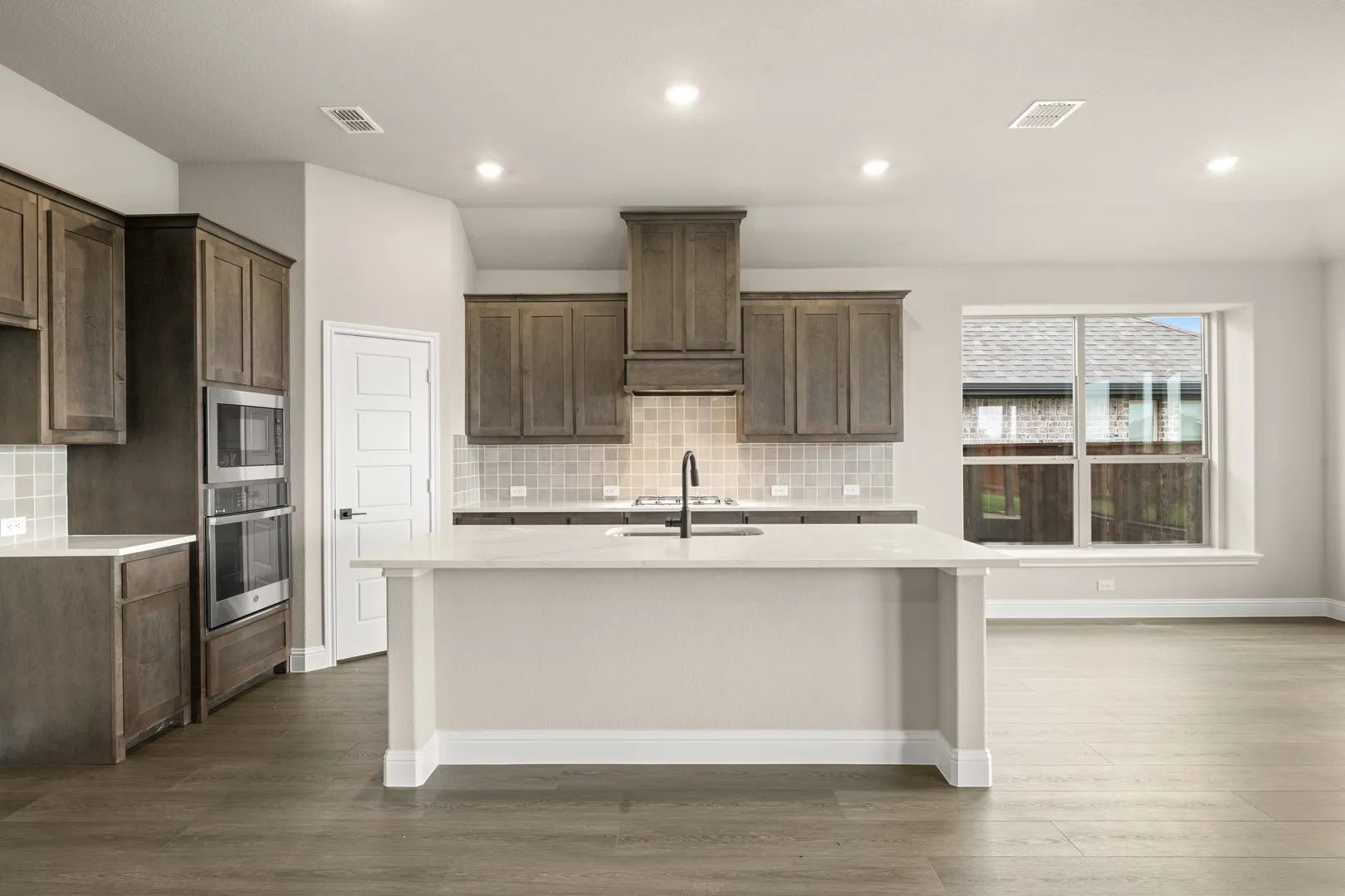 DFW-Silo Mills-Concept 2040-7857 Barley Field Street-Kitchen-Risewell Homes-2