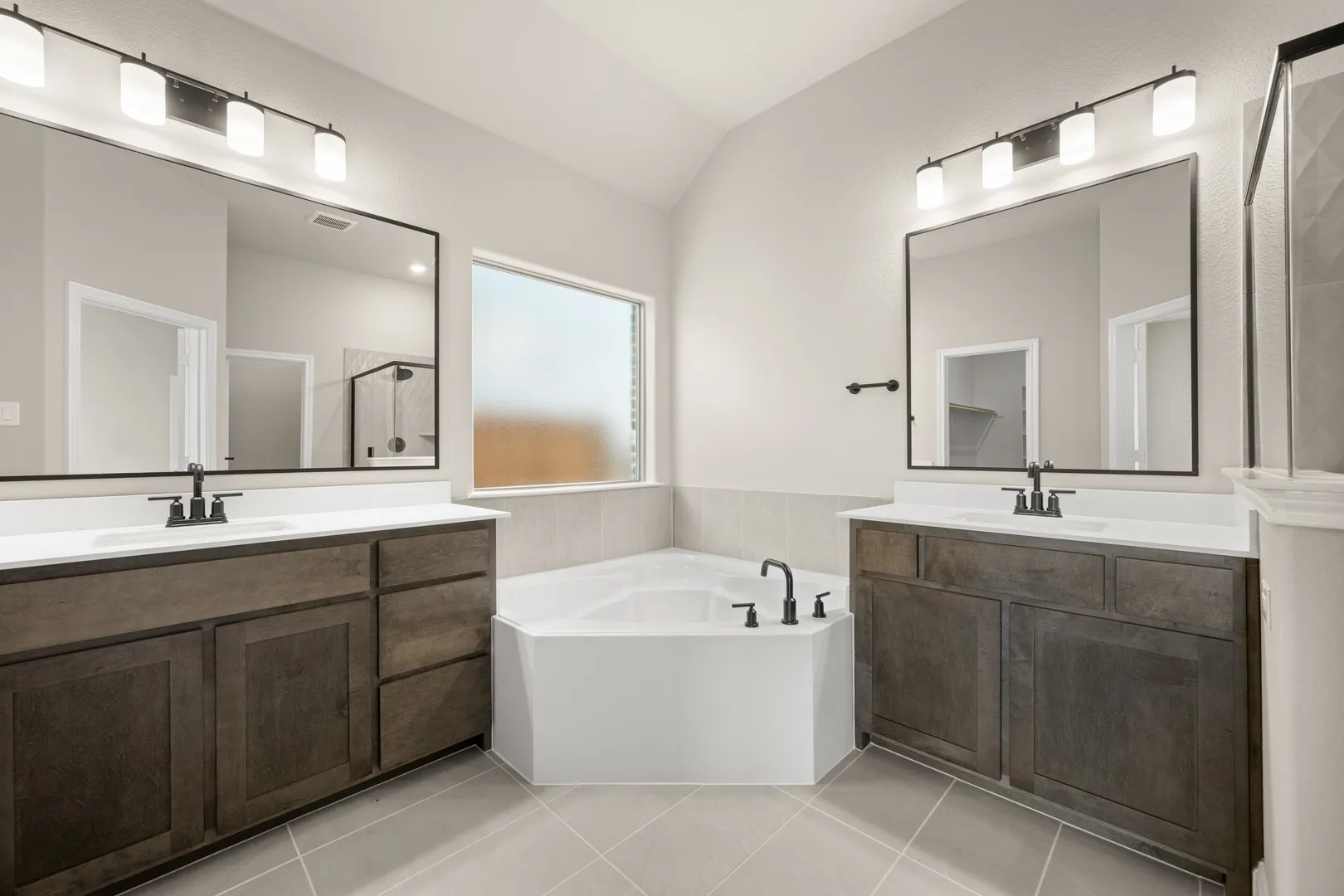 DFW-Silo Mills-Concept 2040-7857 Barley Field Street-Primary Suite-Risewell Homes-3