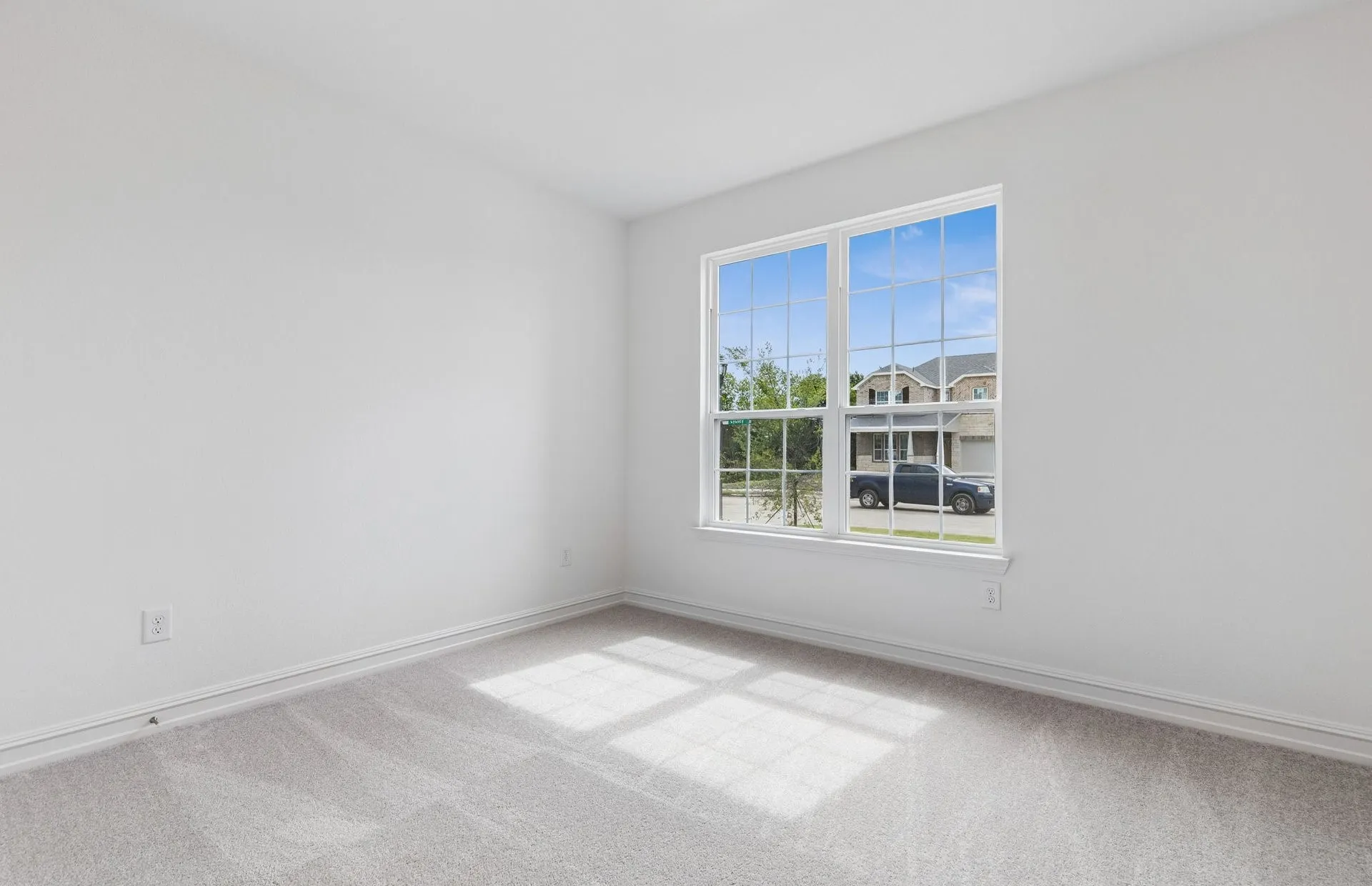 Secondary bedroom off home entry