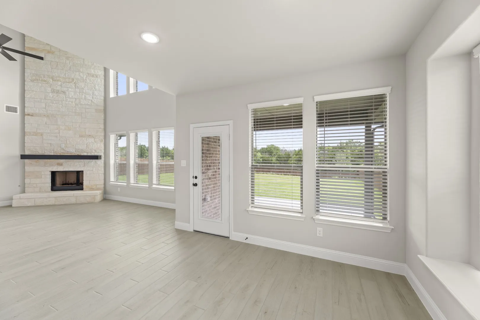 DFW-Lovers Landing-Concept 3218-915 Allegro Avenue-Breakfast nook1-Risewell Homes