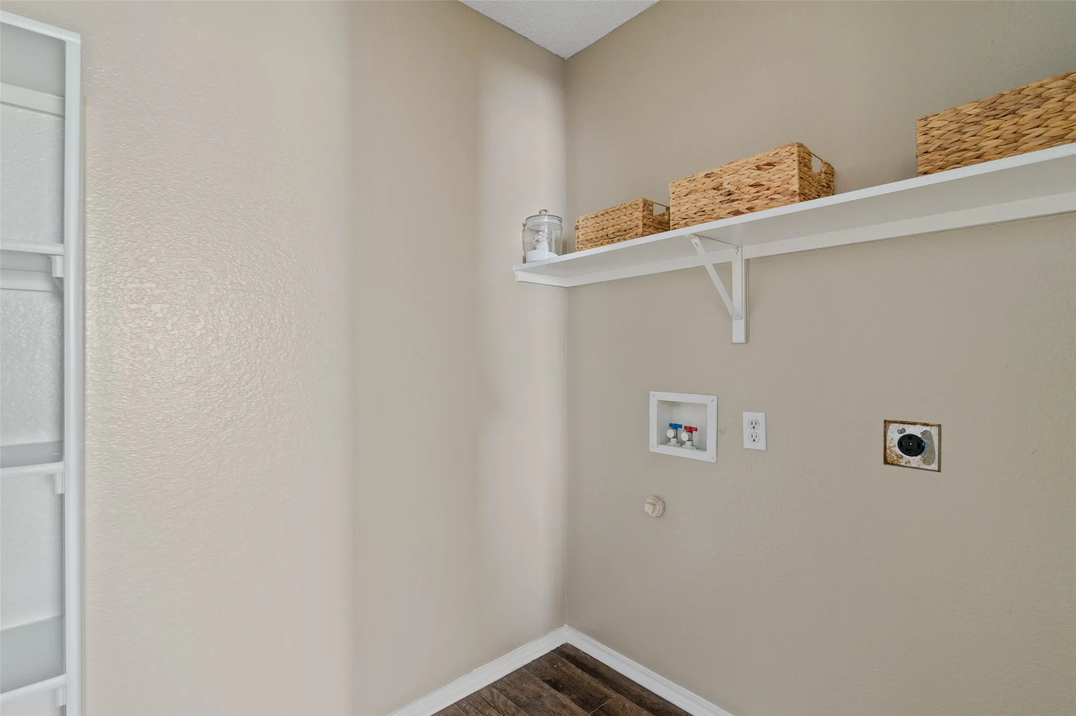 Single Family Residence For Rent in Dallas County , 1308 Dawson Way, Mesquite, Texas 75181, 4 Bedrooms, 3 Bathrooms, 2 Garage spaces, 2,476 Sqft, built in 2004, Price $3,500, mls#21267209, Real Estate Agent in Mesquite, Homes For Rent in Dallas county, Homes For Rent in Mesquite, Realtor in Mesquite Texas, Real Estate Brokerage Independent Realty Texas, Luminita Cordes Realtor