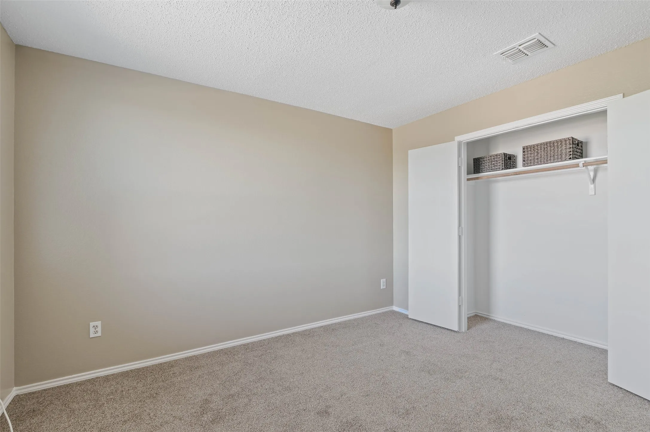 Single Family Residence For Rent in Dallas County , 1308 Dawson Way, Mesquite, Texas 75181, 4 Bedrooms, 3 Bathrooms, 2 Garage spaces, 2,476 Sqft, built in 2004, Price $3,500, mls#21267209, Real Estate Agent in Mesquite, Homes For Rent in Dallas county, Homes For Rent in Mesquite, Realtor in Mesquite Texas, Real Estate Brokerage Independent Realty Texas, Luminita Cordes Realtor