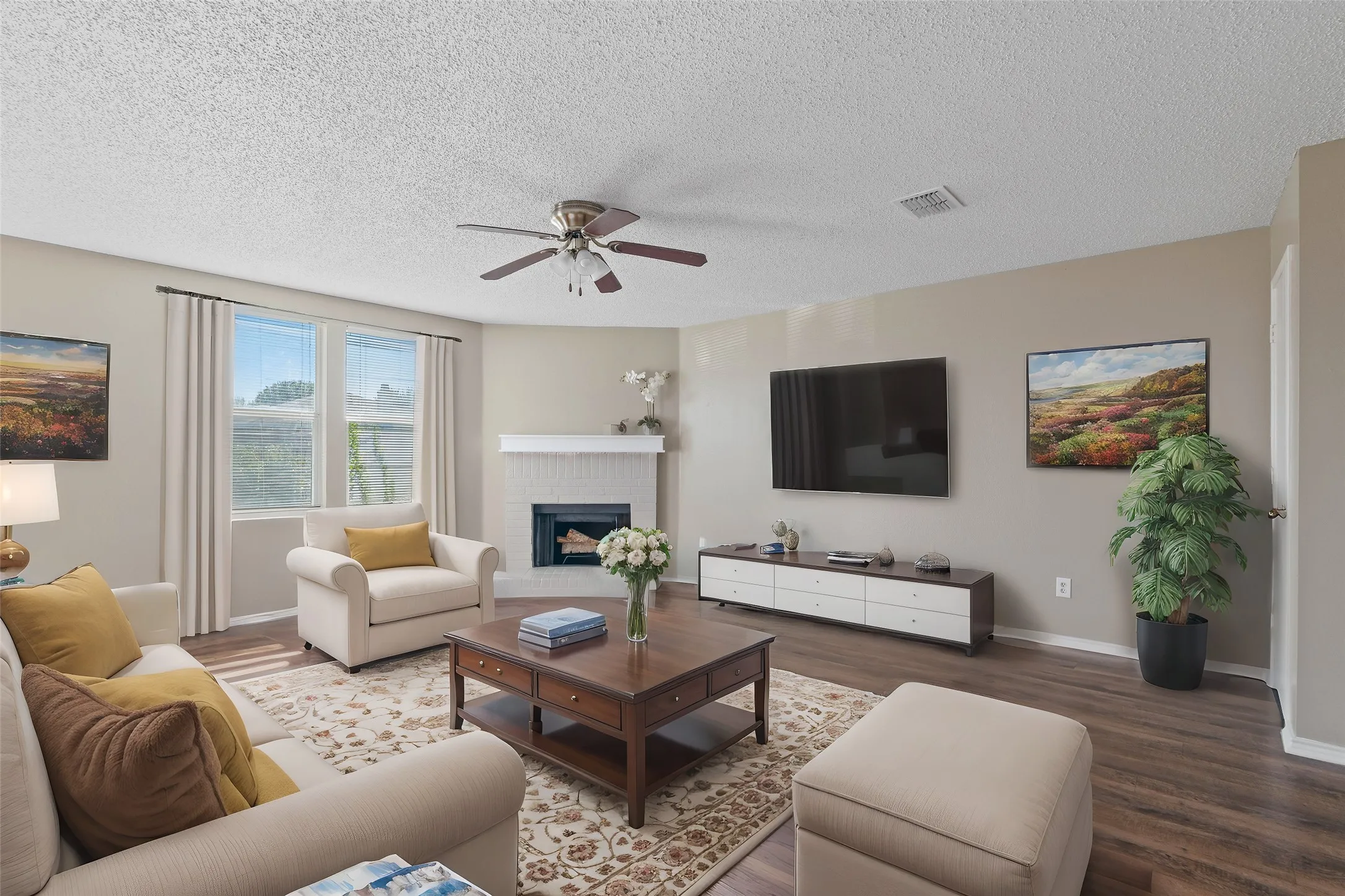 Single Family Residence For Rent in Dallas County , 1308 Dawson Way, Mesquite, Texas 75181, 4 Bedrooms, 3 Bathrooms, 2 Garage spaces, 2,476 Sqft, built in 2004, Price $3,500, mls#21267209, Real Estate Agent in Mesquite, Homes For Rent in Dallas county, Homes For Rent in Mesquite, Realtor in Mesquite Texas, Real Estate Brokerage Independent Realty Texas, Luminita Cordes Realtor