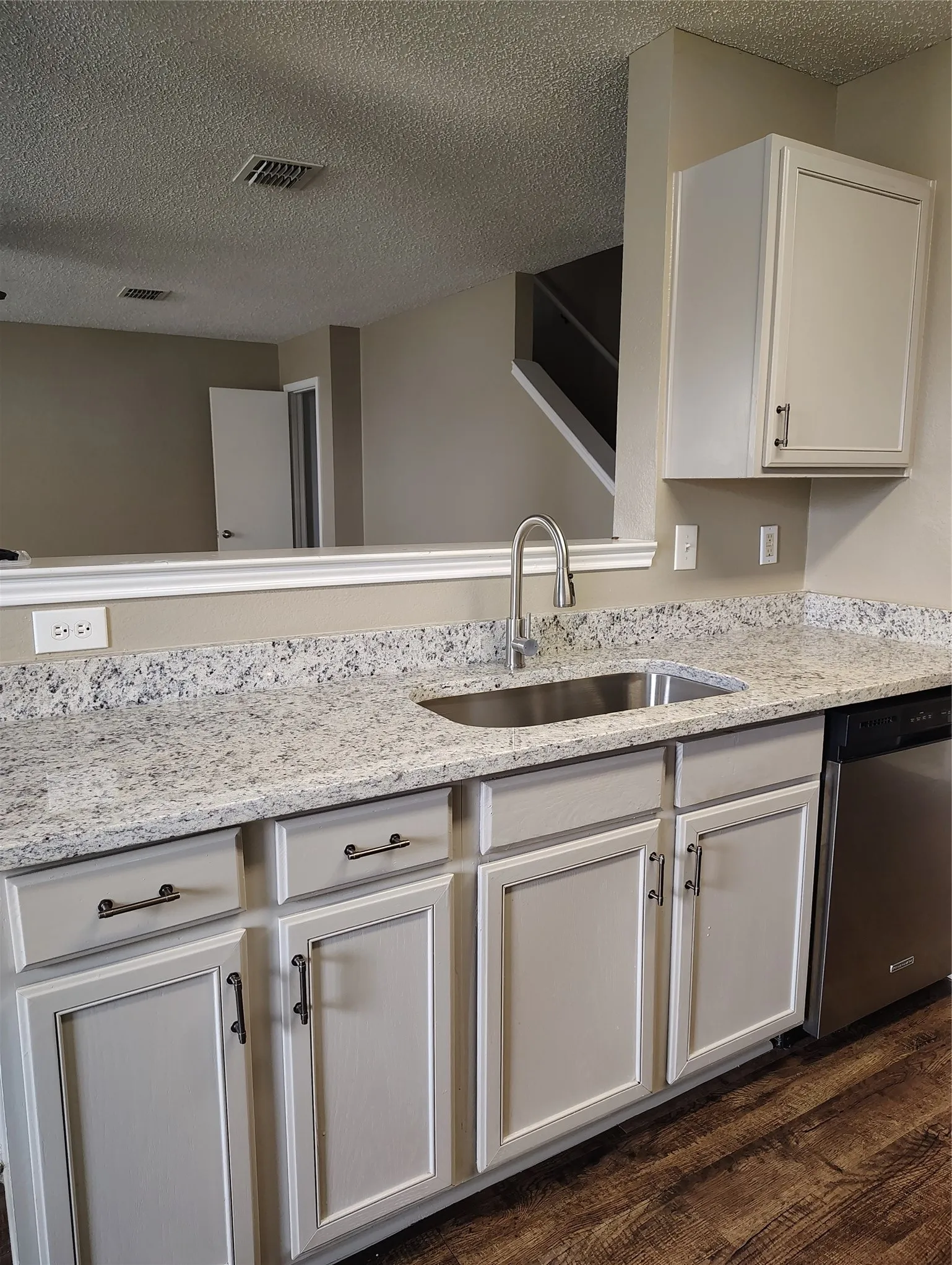 Single Family Residence For Rent in Dallas County , 1308 Dawson Way, Mesquite, Texas 75181, 4 Bedrooms, 3 Bathrooms, 2 Garage spaces, 2,476 Sqft, built in 2004, Price $3,500, mls#21267209, Real Estate Agent in Mesquite, Homes For Rent in Dallas county, Homes For Rent in Mesquite, Realtor in Mesquite Texas, Real Estate Brokerage Independent Realty Texas, Luminita Cordes Realtor