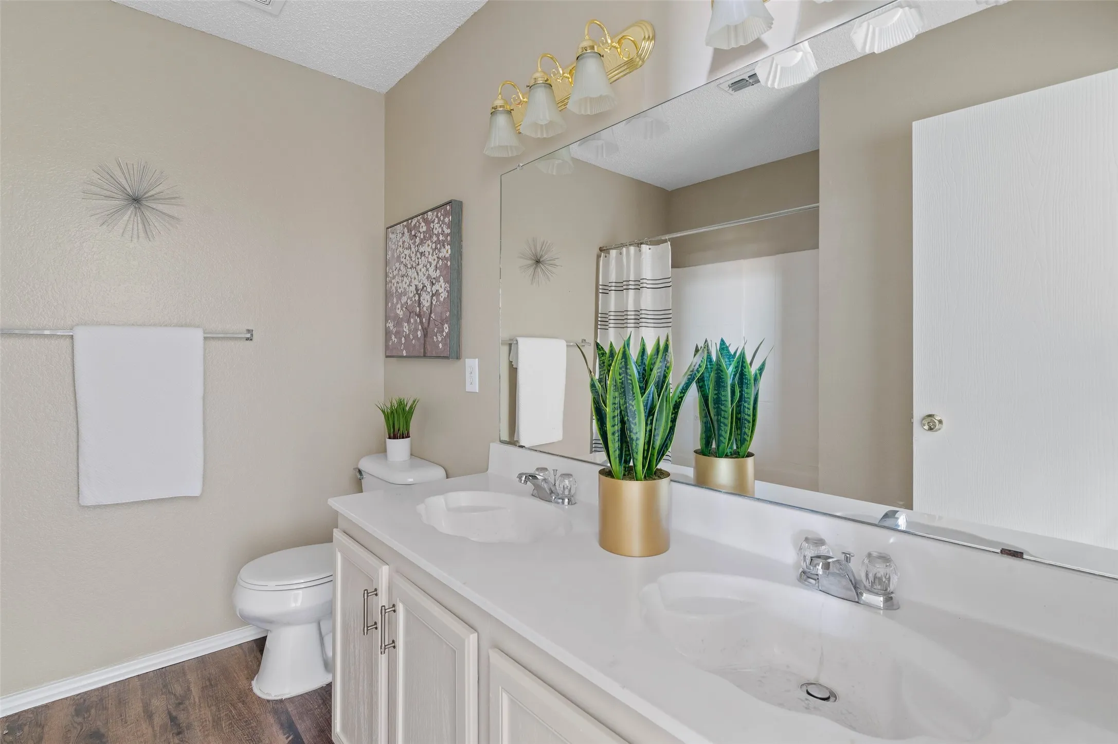 2nd Full Bathroom