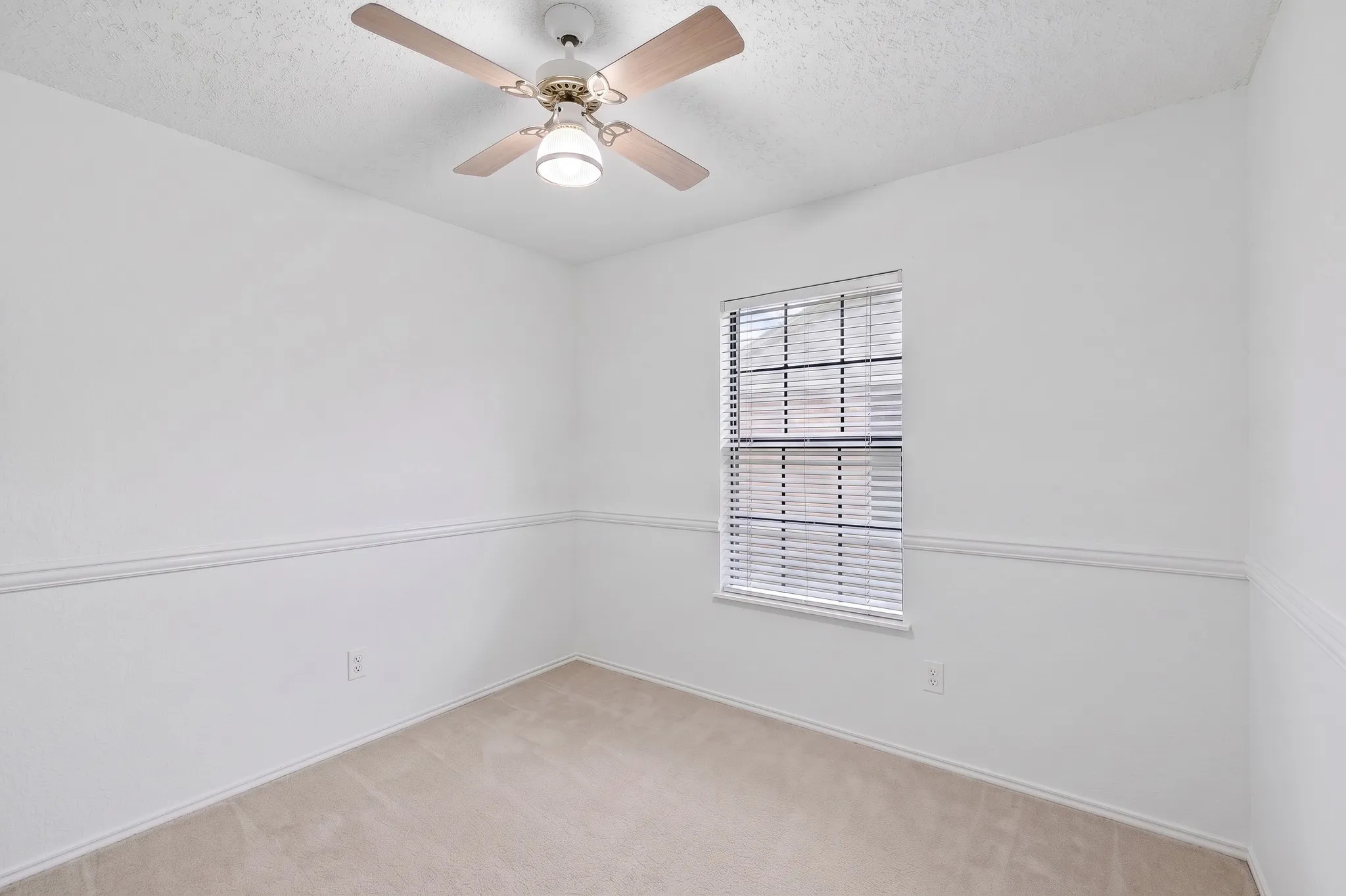 Single Family Residence For Sale in Dallas County , 1917 Village Creek Drive, Garland, Texas 75040, 3 Bedroom, 2 Bathroom, 2 Garage spaces, 1,486 Sqft, built in 1987, mls#21275818, Real Estate Agent in Garland, Homes For Sale in Dallas county, Homes For Sale in Garland, Realtor in Garland Texas, Real Estate Brokerage Independent Realty Texas, Luminita Cordes Realtor