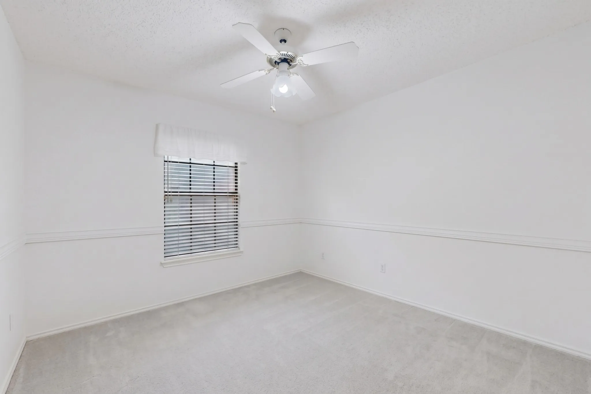 Single Family Residence For Sale in Dallas County , 1917 Village Creek Drive, Garland, Texas 75040, 3 Bedroom, 2 Bathroom, 2 Garage spaces, 1,486 Sqft, built in 1987, mls#21275818, Real Estate Agent in Garland, Homes For Sale in Dallas county, Homes For Sale in Garland, Realtor in Garland Texas, Real Estate Brokerage Independent Realty Texas, Luminita Cordes Realtor