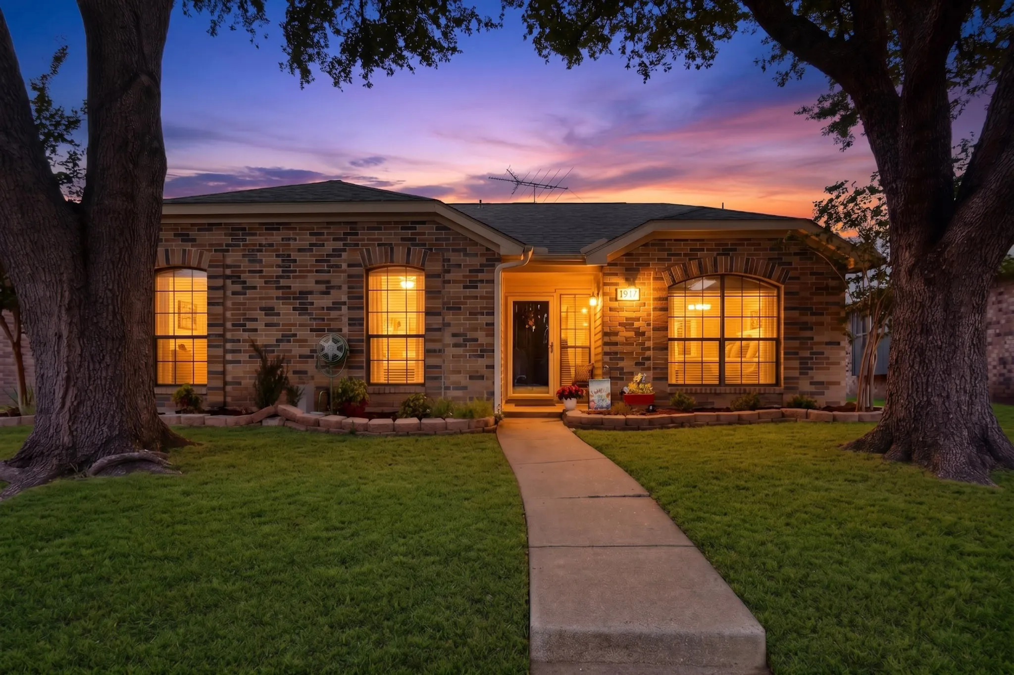 Single Family Residence For Sale in Dallas County , 1917 Village Creek Drive, Garland, Texas 75040, 3 Bedroom, 2 Bathroom, 2 Garage spaces, 1,486 Sqft, built in 1987, mls#21275818, Real Estate Agent in Garland, Homes For Sale in Dallas county, Homes For Sale in Garland, Realtor in Garland Texas, Real Estate Brokerage Independent Realty Texas, Luminita Cordes Realtor
