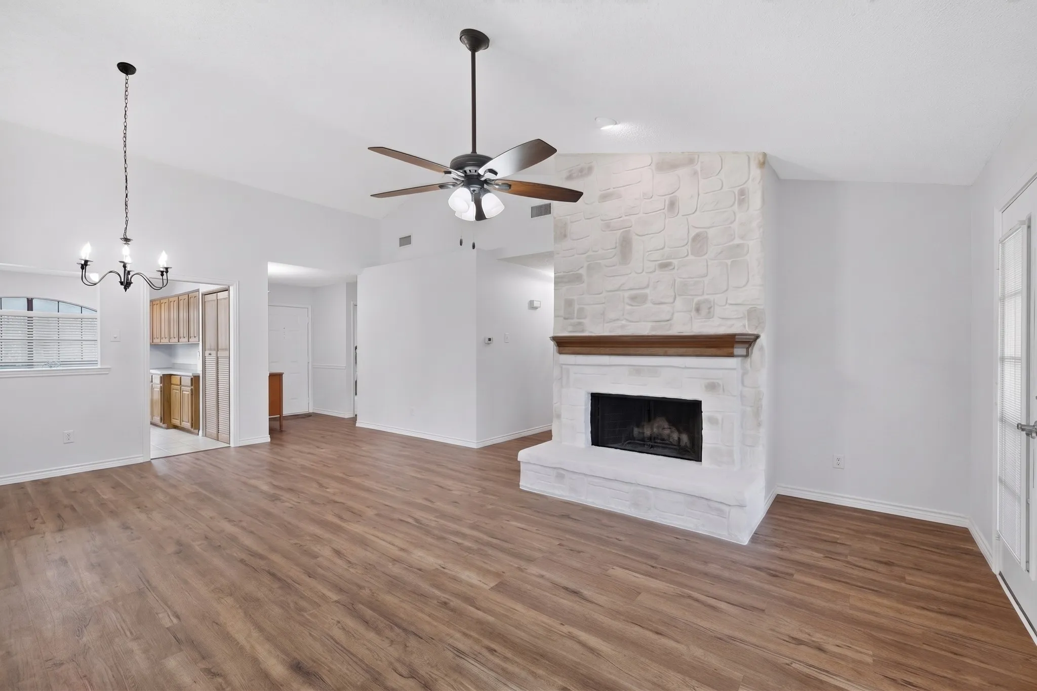 Single Family Residence For Sale in Dallas County , 1917 Village Creek Drive, Garland, Texas 75040, 3 Bedroom, 2 Bathroom, 2 Garage spaces, 1,486 Sqft, built in 1987, mls#21275818, Real Estate Agent in Garland, Homes For Sale in Dallas county, Homes For Sale in Garland, Realtor in Garland Texas, Real Estate Brokerage Independent Realty Texas, Luminita Cordes Realtor