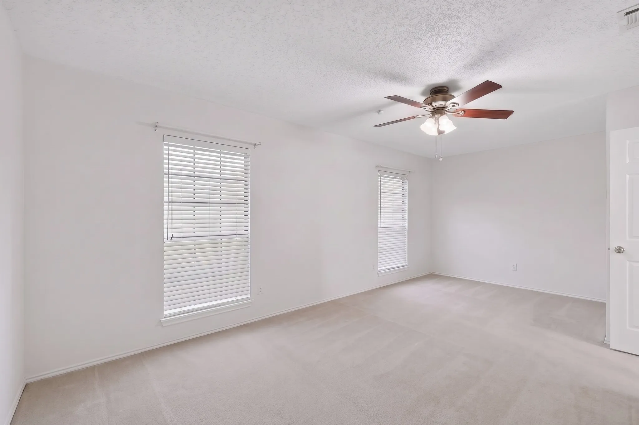 Single Family Residence For Sale in Dallas County , 1917 Village Creek Drive, Garland, Texas 75040, 3 Bedroom, 2 Bathroom, 2 Garage spaces, 1,486 Sqft, built in 1987, mls#21275818, Real Estate Agent in Garland, Homes For Sale in Dallas county, Homes For Sale in Garland, Realtor in Garland Texas, Real Estate Brokerage Independent Realty Texas, Luminita Cordes Realtor