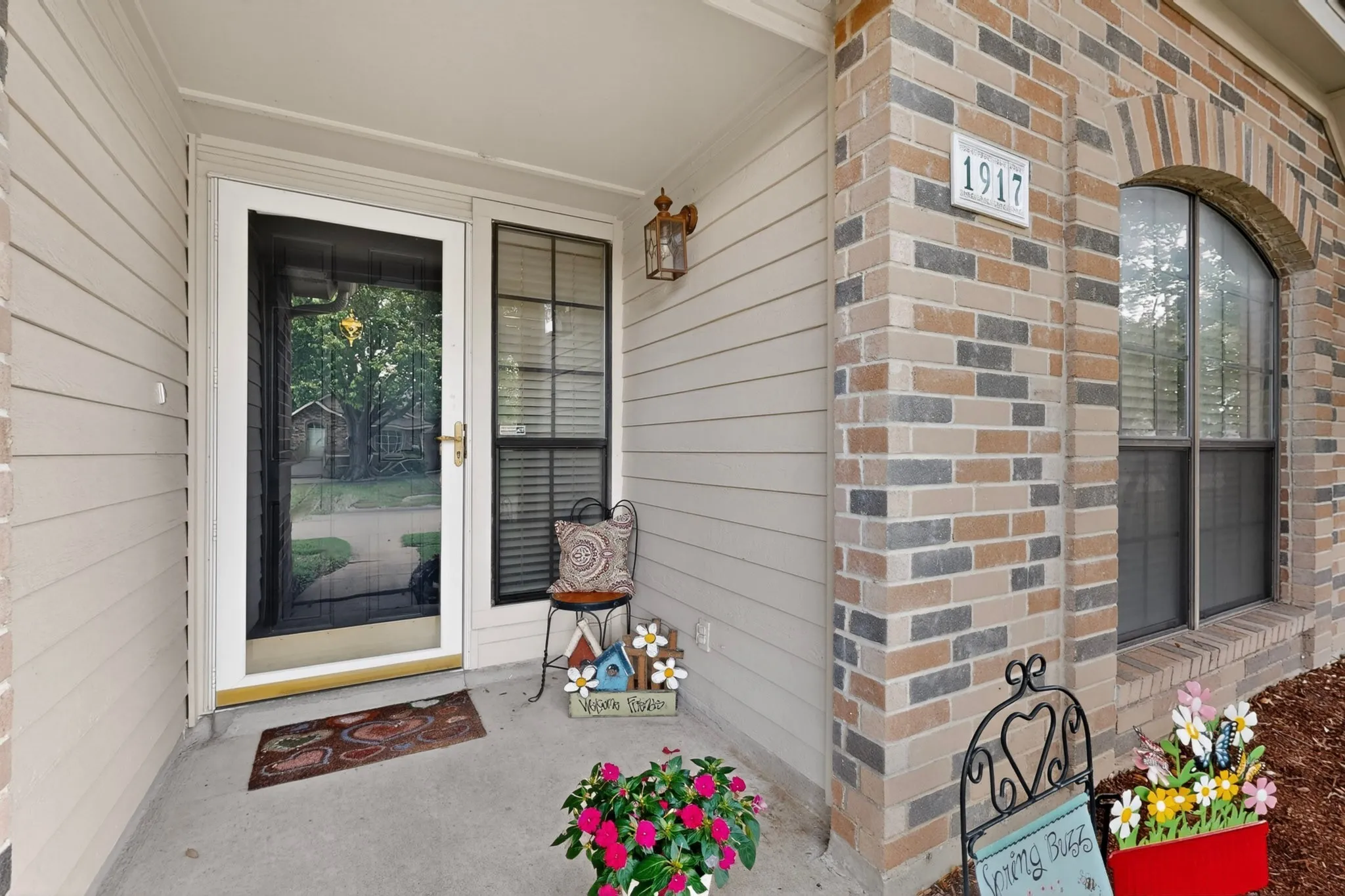 Single Family Residence For Sale in Dallas County , 1917 Village Creek Drive, Garland, Texas 75040, 3 Bedroom, 2 Bathroom, 2 Garage spaces, 1,486 Sqft, built in 1987, mls#21275818, Real Estate Agent in Garland, Homes For Sale in Dallas county, Homes For Sale in Garland, Realtor in Garland Texas, Real Estate Brokerage Independent Realty Texas, Luminita Cordes Realtor