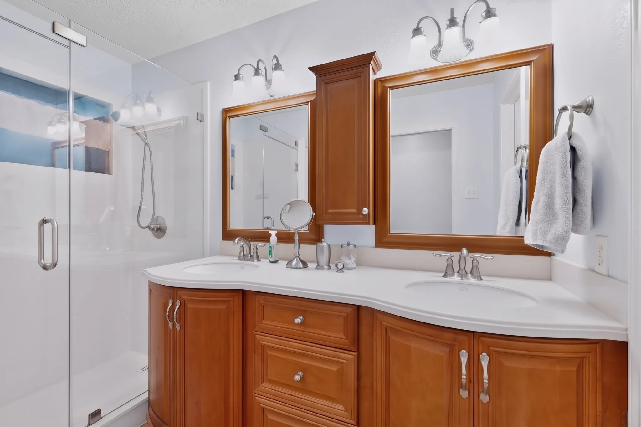 Single Family Residence For Sale in Dallas County , 1917 Village Creek Drive, Garland, Texas 75040, 3 Bedroom, 2 Bathroom, 2 Garage spaces, 1,486 Sqft, built in 1987, mls#21275818, Real Estate Agent in Garland, Homes For Sale in Dallas county, Homes For Sale in Garland, Realtor in Garland Texas, Real Estate Brokerage Independent Realty Texas, Luminita Cordes Realtor