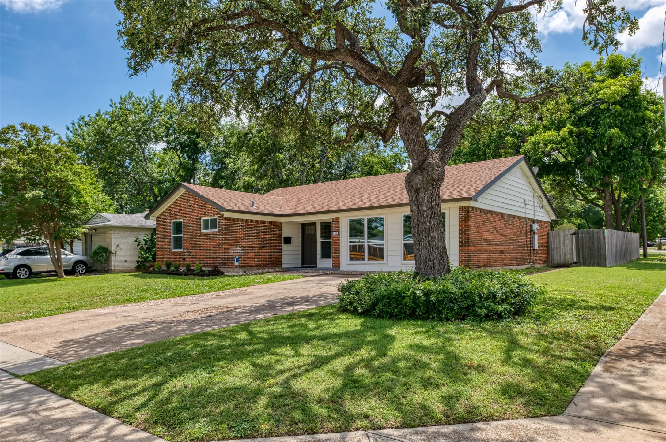 Single Family Residence For Sale in Dallas County , 500 Dover Drive, Richardson, Texas 75080, 3 Bedroom, 2 Bathroom, Garage spaces, 1,665 Sqft, built in 1958, mls#21275140, Real Estate Agent in Richardson, Homes For Sale in Dallas county, Homes For Sale in Richardson, Realtor in Richardson Texas, Real Estate Brokerage Independent Realty Texas, Luminita Cordes Realtor