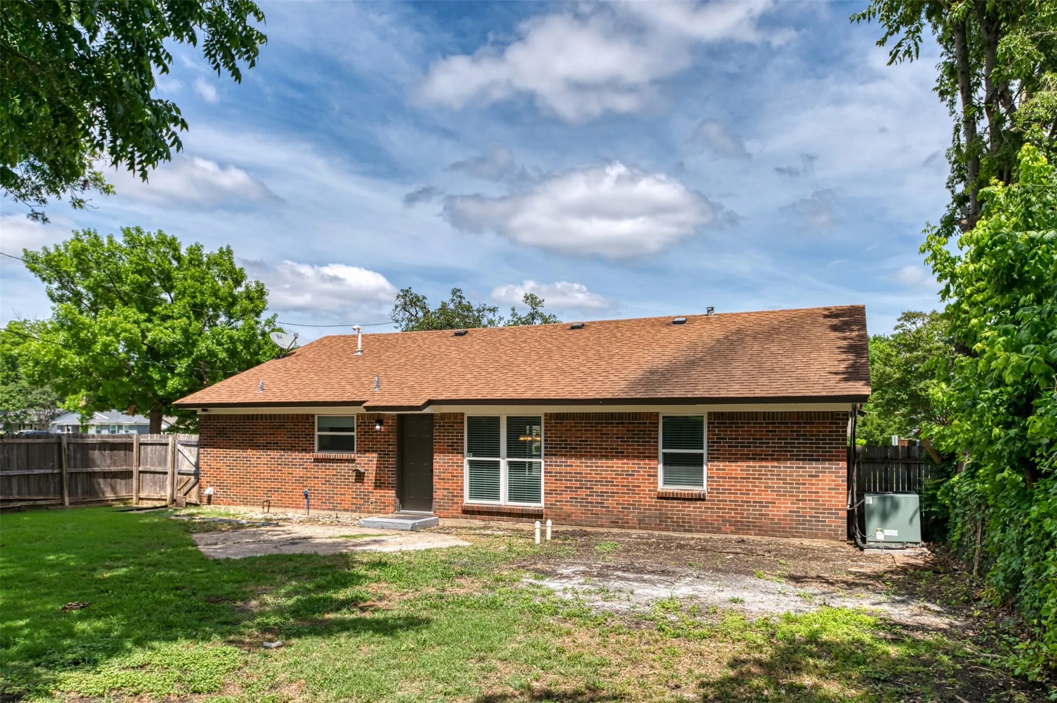Single Family Residence For Sale in Dallas County , 500 Dover Drive, Richardson, Texas 75080, 3 Bedroom, 2 Bathroom, Garage spaces, 1,665 Sqft, built in 1958, mls#21275140, Real Estate Agent in Richardson, Homes For Sale in Dallas county, Homes For Sale in Richardson, Realtor in Richardson Texas, Real Estate Brokerage Independent Realty Texas, Luminita Cordes Realtor