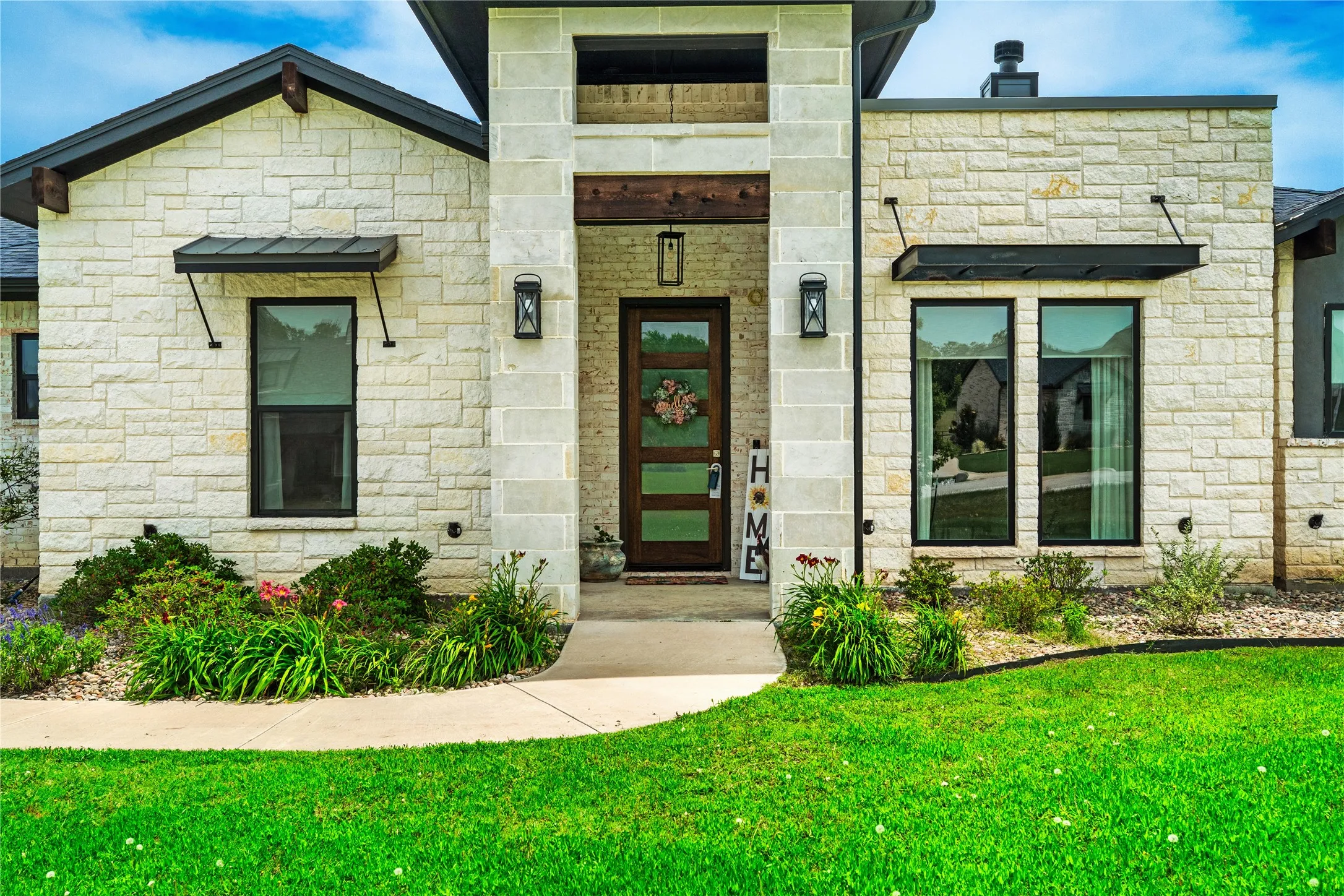 Single Family Residence For Sale in Parker County , 1024 Henry Way, Springtown, Texas 76082, 3 Bedroom, 3 Bathroom, 2 Garage spaces, 2,480 Sqft, built in 2021, mls#21277349, Real Estate Agent in Springtown, Homes For Sale in Parker county, Homes For Sale in Springtown, Realtor in Springtown Texas, Real Estate Brokerage Independent Realty Texas, Luminita Cordes Realtor