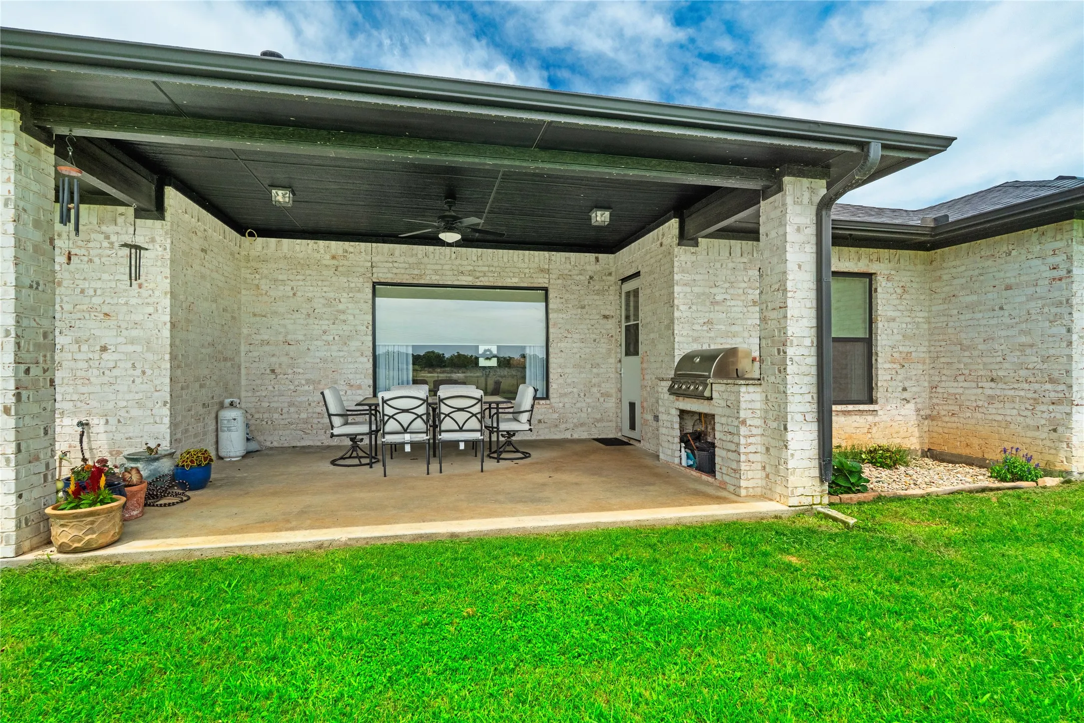 Single Family Residence For Sale in Parker County , 1024 Henry Way, Springtown, Texas 76082, 3 Bedroom, 3 Bathroom, 2 Garage spaces, 2,480 Sqft, built in 2021, mls#21277349, Real Estate Agent in Springtown, Homes For Sale in Parker county, Homes For Sale in Springtown, Realtor in Springtown Texas, Real Estate Brokerage Independent Realty Texas, Luminita Cordes Realtor