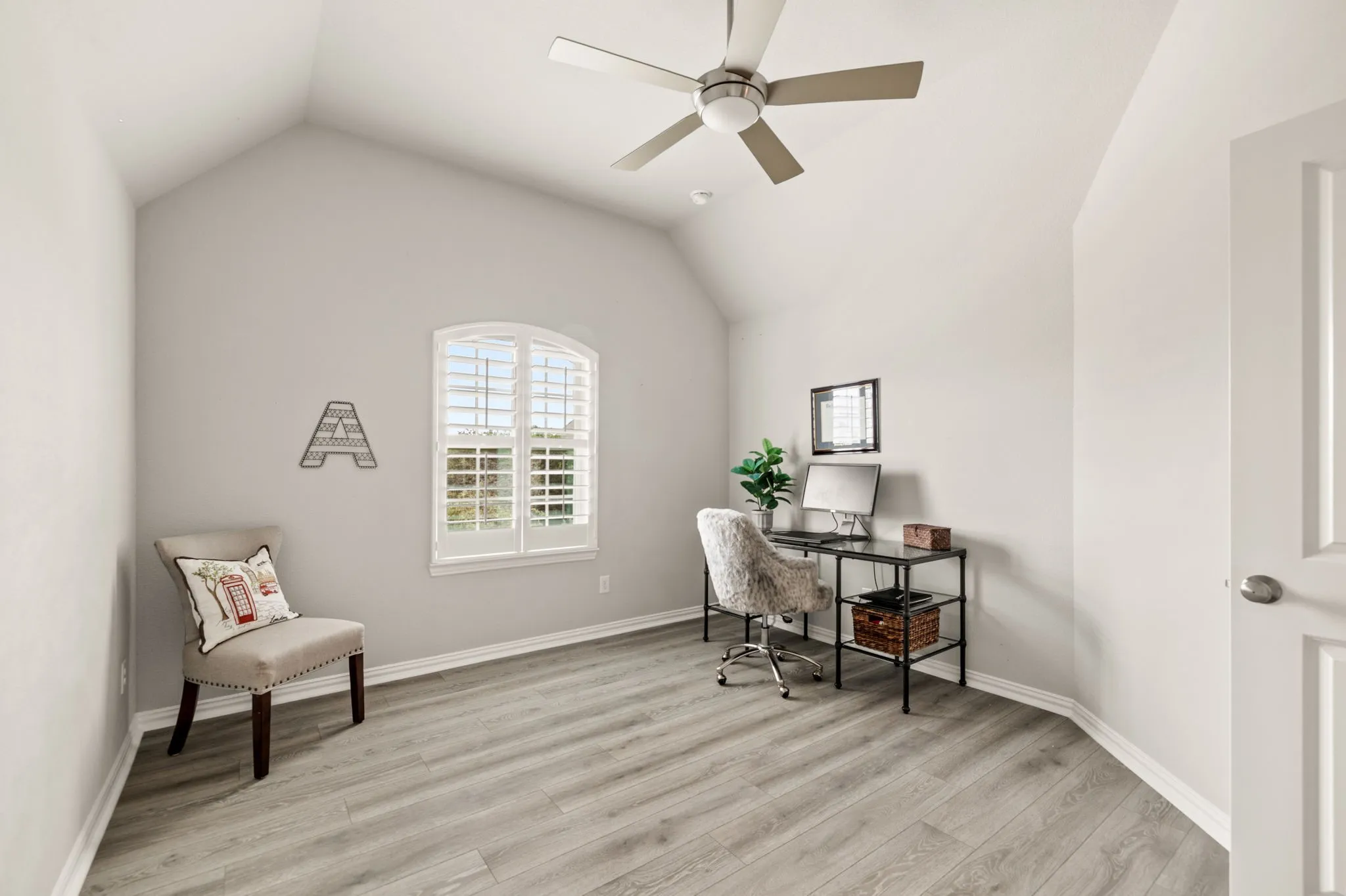 5th Bedroom Upstairs with Jack  and  Jill