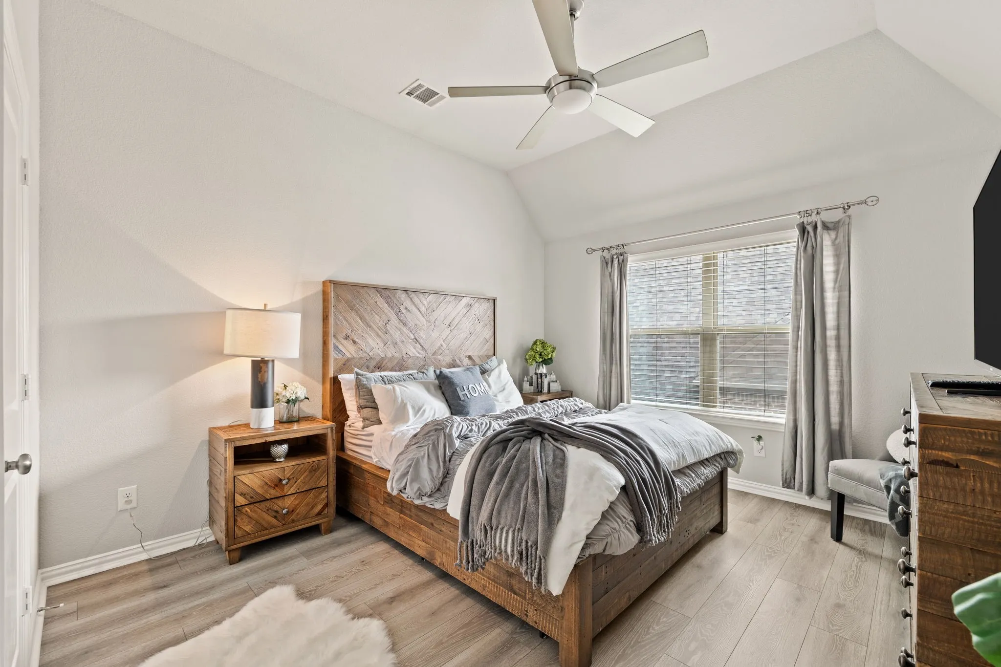 Upstairs Bedroom with Jack and Jill