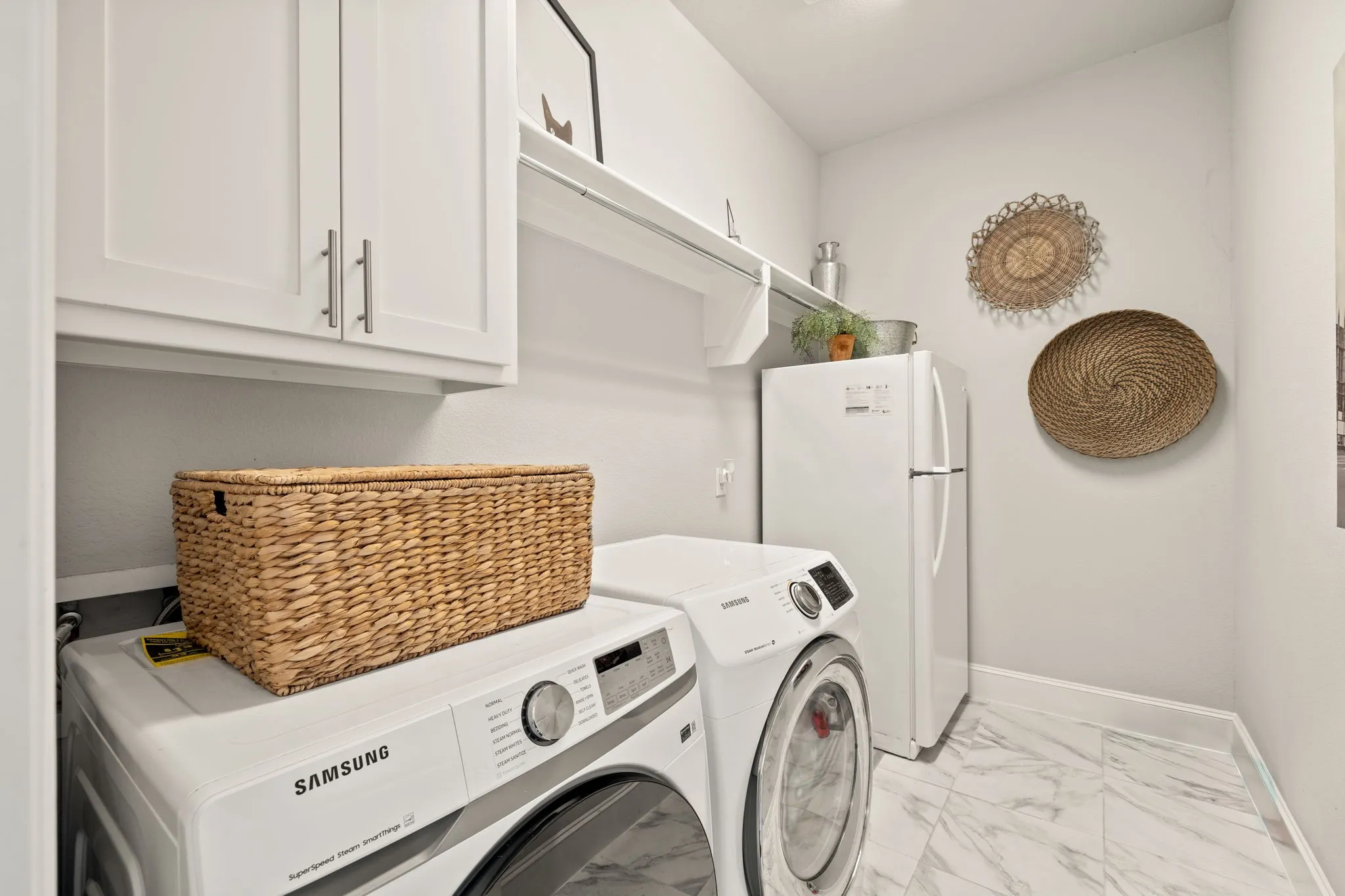 Single Family Residence For Sale in Denton County , 3808 Kennoway, The Colony, Texas 75056, 5 Bedroom, 5 Bathroom, 3 Garage spaces, 3,838 Sqft, built in 2017, mls#21277009, Real Estate Agent in The Colony, Homes For Sale in Denton county, Homes For Sale in The Colony, Realtor in The Colony Texas, Real Estate Brokerage Independent Realty Texas, Luminita Cordes Realtor
