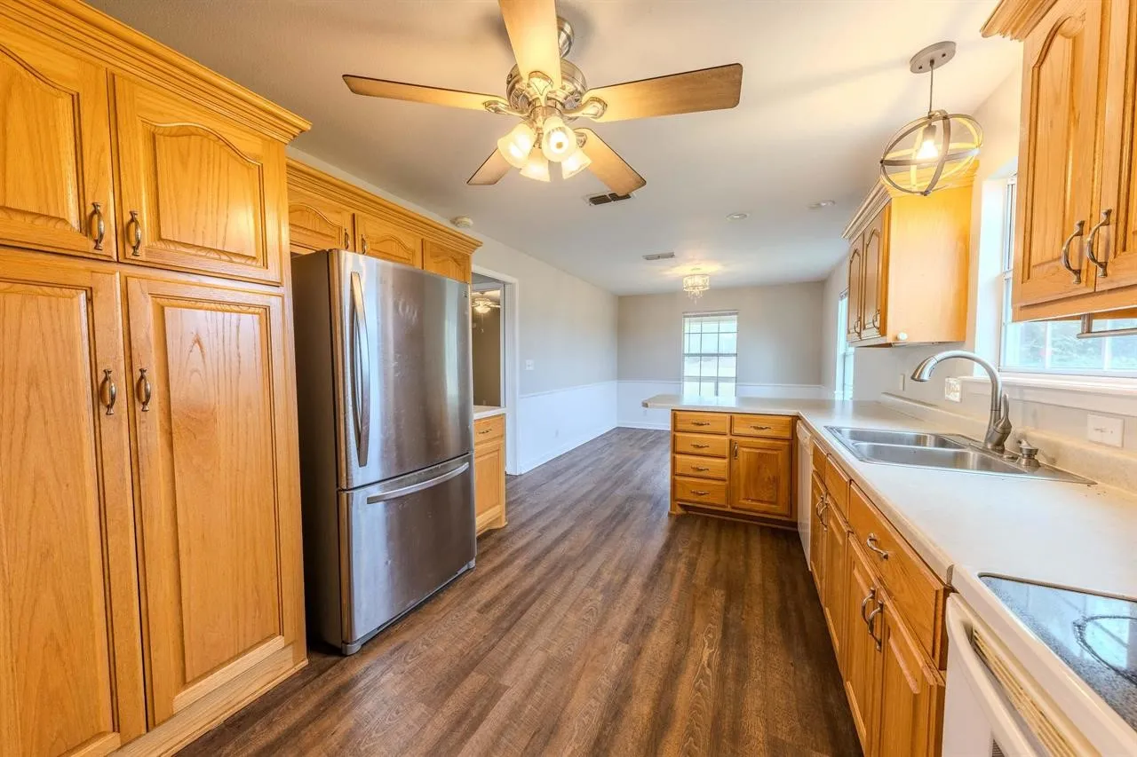Single Family Residence For Sale in Wood County , 5300 N Hwy 37, Winnsboro, Texas 75494, 3 Bedroom, 2 Bathroom, 2 Garage spaces, 1,738 Sqft, built in 2005, mls#21277881, Real Estate Agent in Winnsboro, Homes For Sale in Wood county, Homes For Sale in Winnsboro, Realtor in Winnsboro Texas, Real Estate Brokerage Independent Realty Texas, Luminita Cordes Realtor