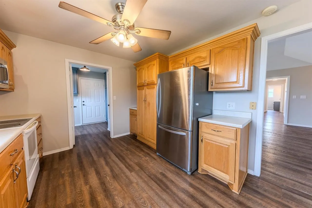 Single Family Residence For Sale in Wood County , 5300 N Hwy 37, Winnsboro, Texas 75494, 3 Bedroom, 2 Bathroom, 2 Garage spaces, 1,738 Sqft, built in 2005, mls#21277881, Real Estate Agent in Winnsboro, Homes For Sale in Wood county, Homes For Sale in Winnsboro, Realtor in Winnsboro Texas, Real Estate Brokerage Independent Realty Texas, Luminita Cordes Realtor