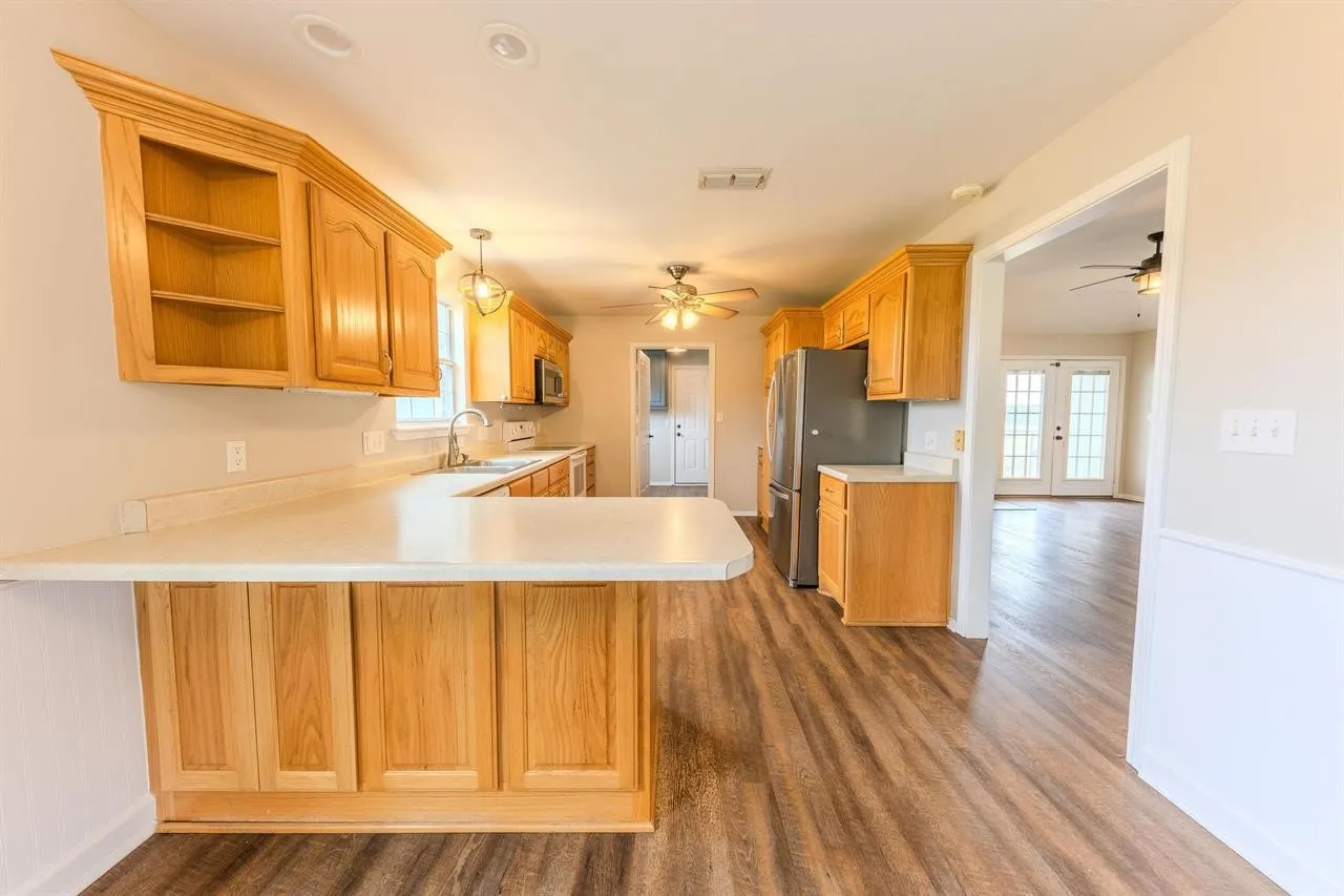 Single Family Residence For Sale in Wood County , 5300 N Hwy 37, Winnsboro, Texas 75494, 3 Bedroom, 2 Bathroom, 2 Garage spaces, 1,738 Sqft, built in 2005, mls#21277881, Real Estate Agent in Winnsboro, Homes For Sale in Wood county, Homes For Sale in Winnsboro, Realtor in Winnsboro Texas, Real Estate Brokerage Independent Realty Texas, Luminita Cordes Realtor