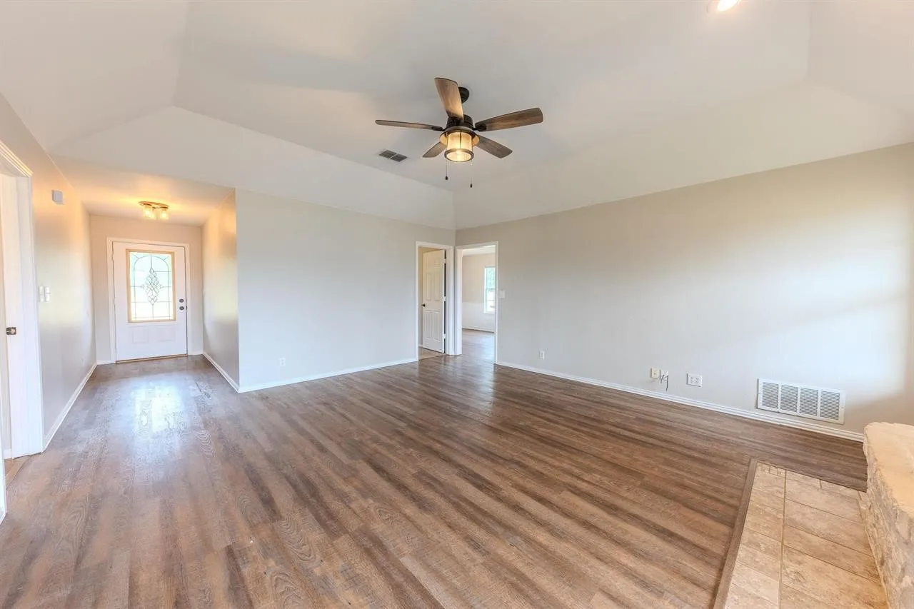 Single Family Residence For Sale in Wood County , 5300 N Hwy 37, Winnsboro, Texas 75494, 3 Bedroom, 2 Bathroom, 2 Garage spaces, 1,738 Sqft, built in 2005, mls#21277881, Real Estate Agent in Winnsboro, Homes For Sale in Wood county, Homes For Sale in Winnsboro, Realtor in Winnsboro Texas, Real Estate Brokerage Independent Realty Texas, Luminita Cordes Realtor