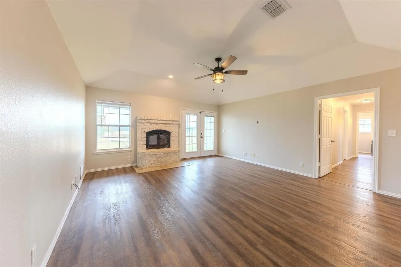 Single Family Residence For Sale in Wood County , 5300 N Hwy 37, Winnsboro, Texas 75494, 3 Bedroom, 2 Bathroom, 2 Garage spaces, 1,738 Sqft, built in 2005, mls#21277881, Real Estate Agent in Winnsboro, Homes For Sale in Wood county, Homes For Sale in Winnsboro, Realtor in Winnsboro Texas, Real Estate Brokerage Independent Realty Texas, Luminita Cordes Realtor