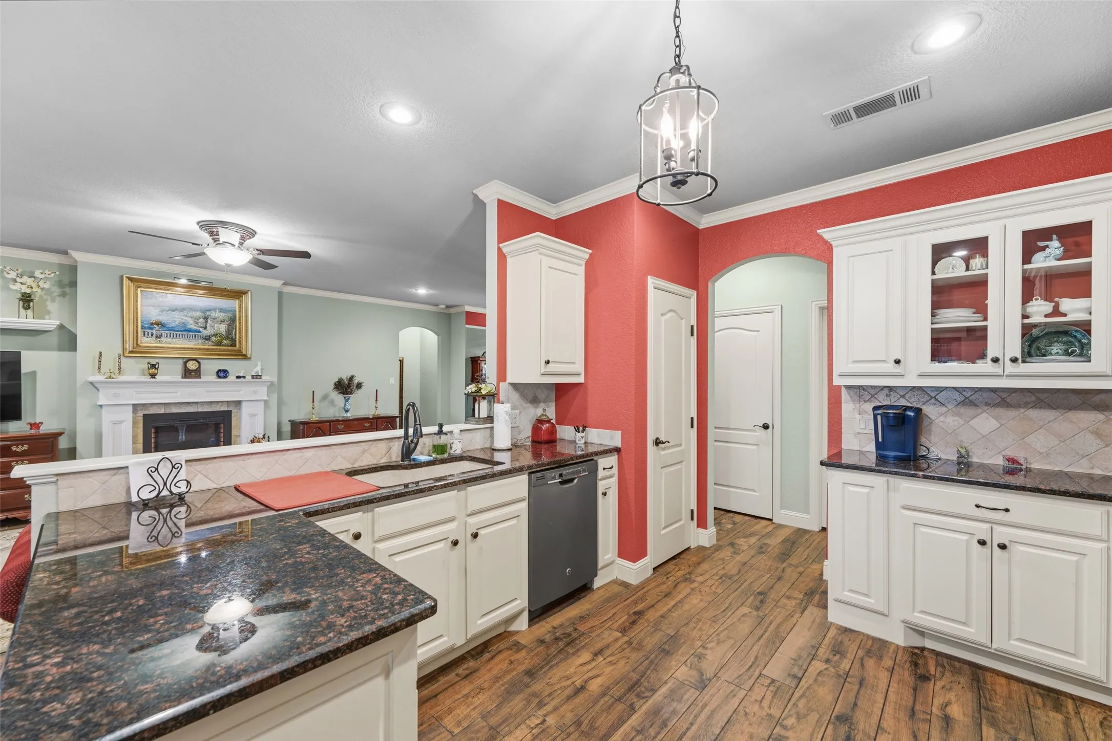 View 2 of this nice kitchen