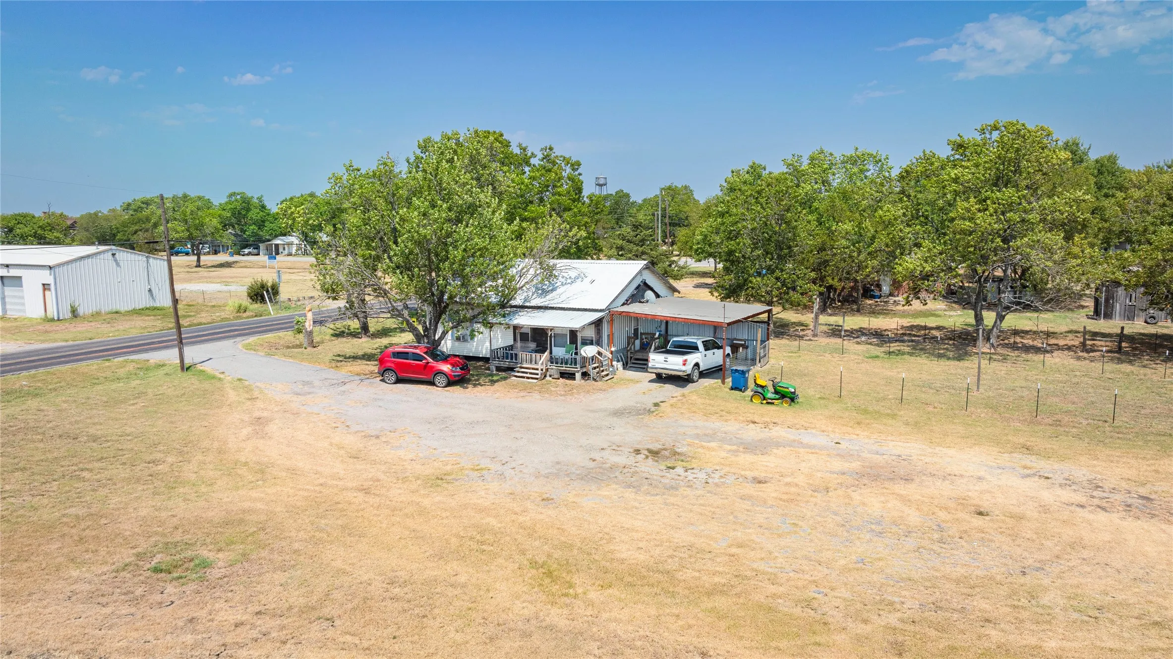 Single Family Residence For Sale in Collin County , 503 East Street, Josephine, Texas 75173, 2 Bedroom, 1 Bathroom, Garage spaces, 1,096 Sqft, built in 1951, mls#21277920, Real Estate Agent in Josephine, Homes For Sale in Collin county, Homes For Sale in Josephine, Realtor in Josephine Texas, Real Estate Brokerage Independent Realty Texas, Luminita Cordes Realtor