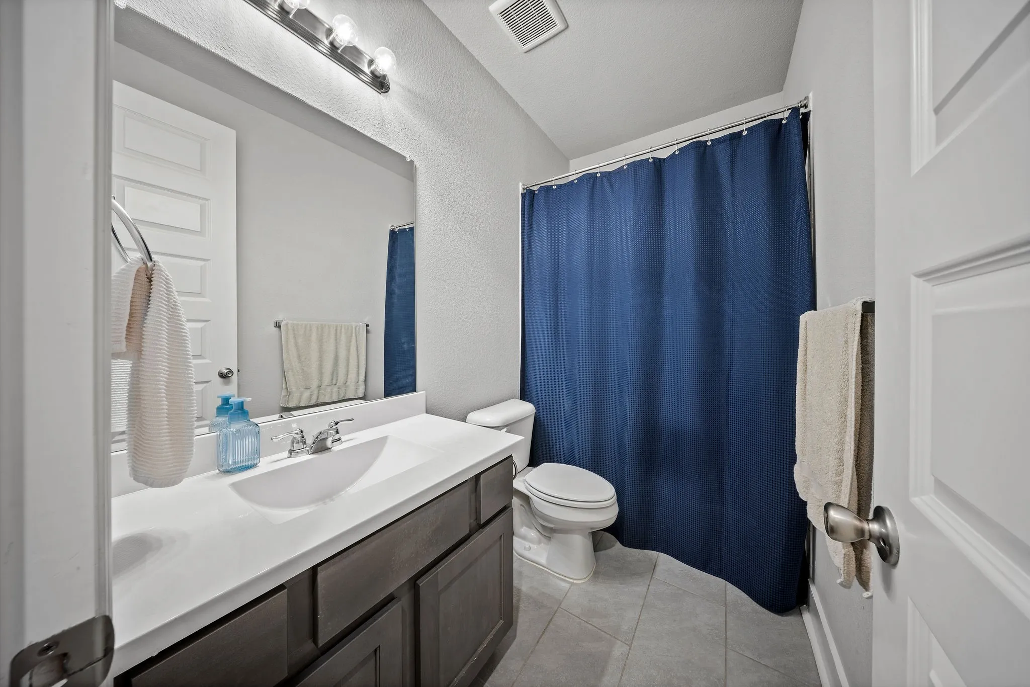 Single Family Residence For Sale in Denton County , 3912 Primrose Drive, Aubrey, Texas 76227, 4 Bedroom, 3 Bathroom, 2 Garage spaces, 2,266 Sqft, built in 2019, mls#21276182, Real Estate Agent in Aubrey, Homes For Sale in Denton county, Homes For Sale in Aubrey, Realtor in Aubrey Texas, Real Estate Brokerage Independent Realty Texas, Luminita Cordes Realtor