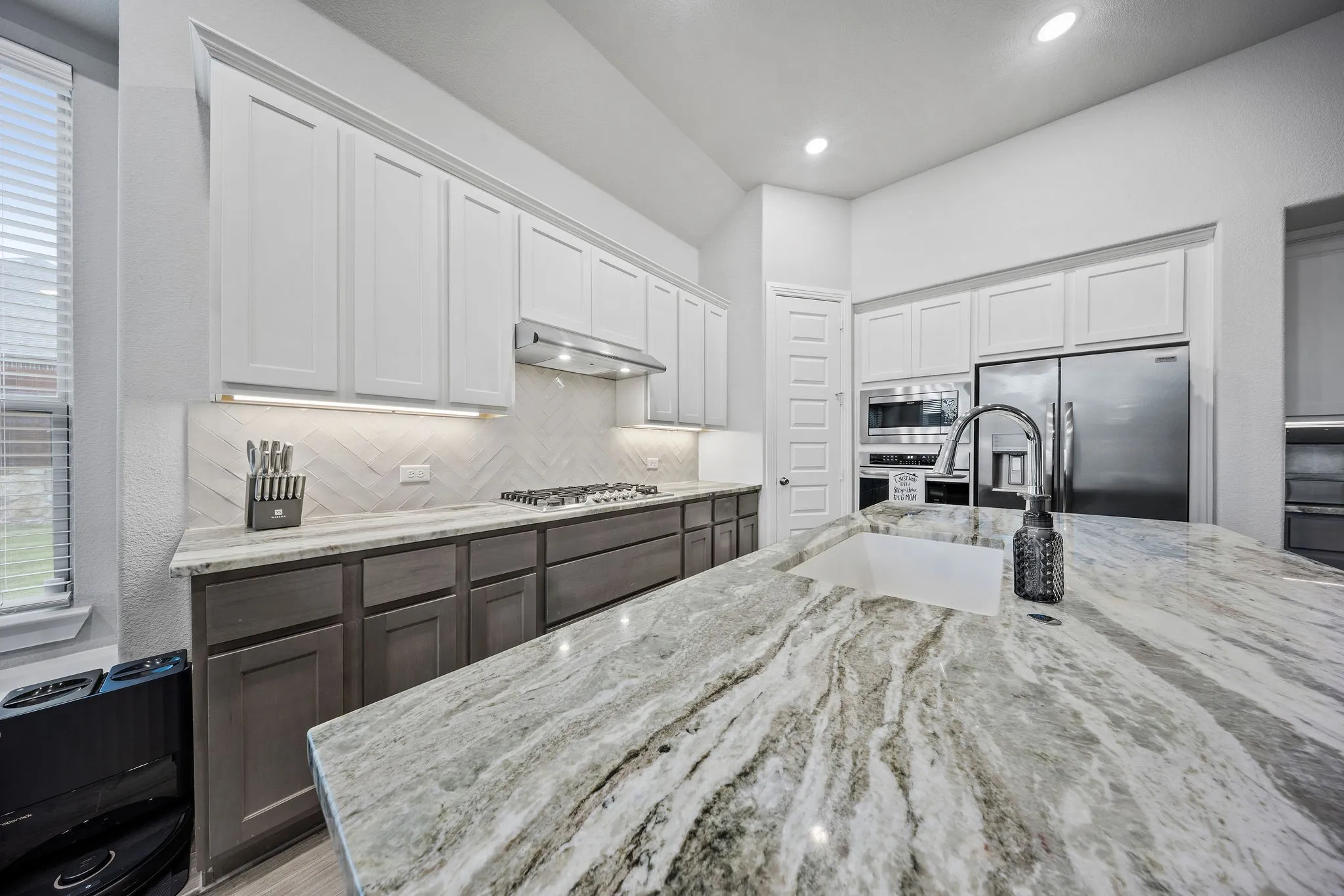 Single Family Residence For Sale in Denton County , 3912 Primrose Drive, Aubrey, Texas 76227, 4 Bedroom, 3 Bathroom, 2 Garage spaces, 2,266 Sqft, built in 2019, mls#21276182, Real Estate Agent in Aubrey, Homes For Sale in Denton county, Homes For Sale in Aubrey, Realtor in Aubrey Texas, Real Estate Brokerage Independent Realty Texas, Luminita Cordes Realtor