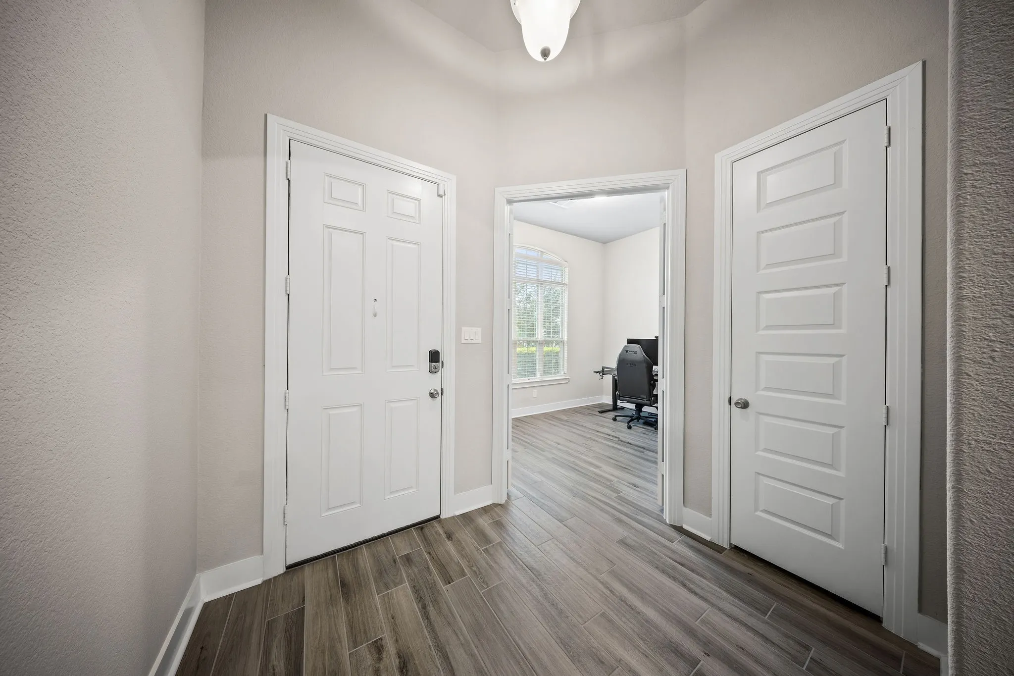 Single Family Residence For Sale in Denton County , 3912 Primrose Drive, Aubrey, Texas 76227, 4 Bedroom, 3 Bathroom, 2 Garage spaces, 2,266 Sqft, built in 2019, mls#21276182, Real Estate Agent in Aubrey, Homes For Sale in Denton county, Homes For Sale in Aubrey, Realtor in Aubrey Texas, Real Estate Brokerage Independent Realty Texas, Luminita Cordes Realtor