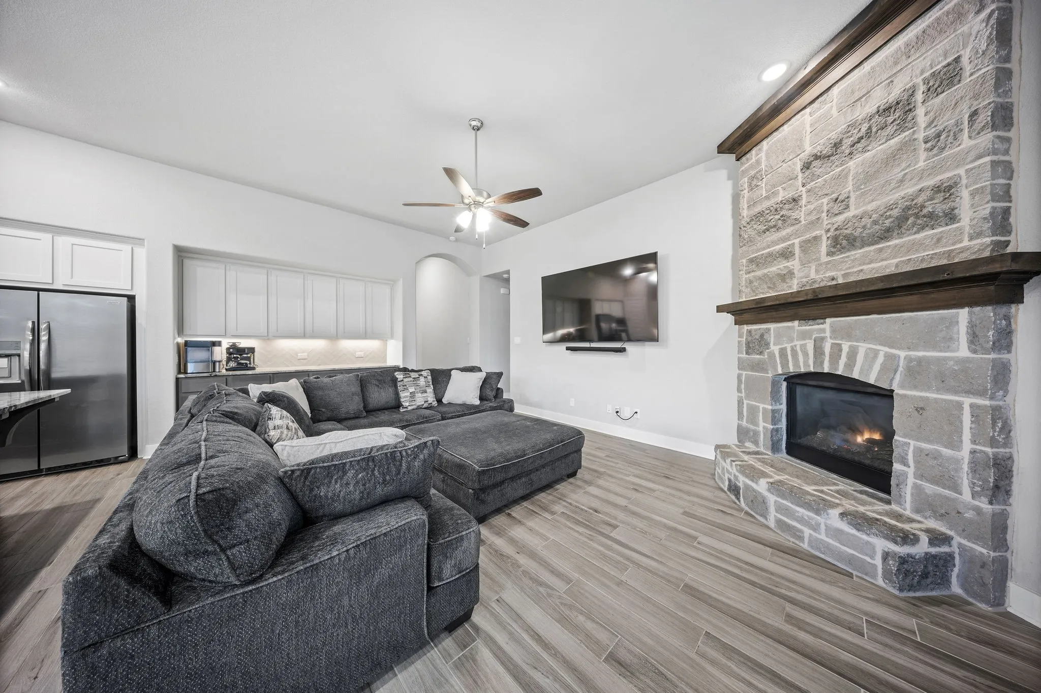 Single Family Residence For Sale in Denton County , 3912 Primrose Drive, Aubrey, Texas 76227, 4 Bedroom, 3 Bathroom, 2 Garage spaces, 2,266 Sqft, built in 2019, mls#21276182, Real Estate Agent in Aubrey, Homes For Sale in Denton county, Homes For Sale in Aubrey, Realtor in Aubrey Texas, Real Estate Brokerage Independent Realty Texas, Luminita Cordes Realtor