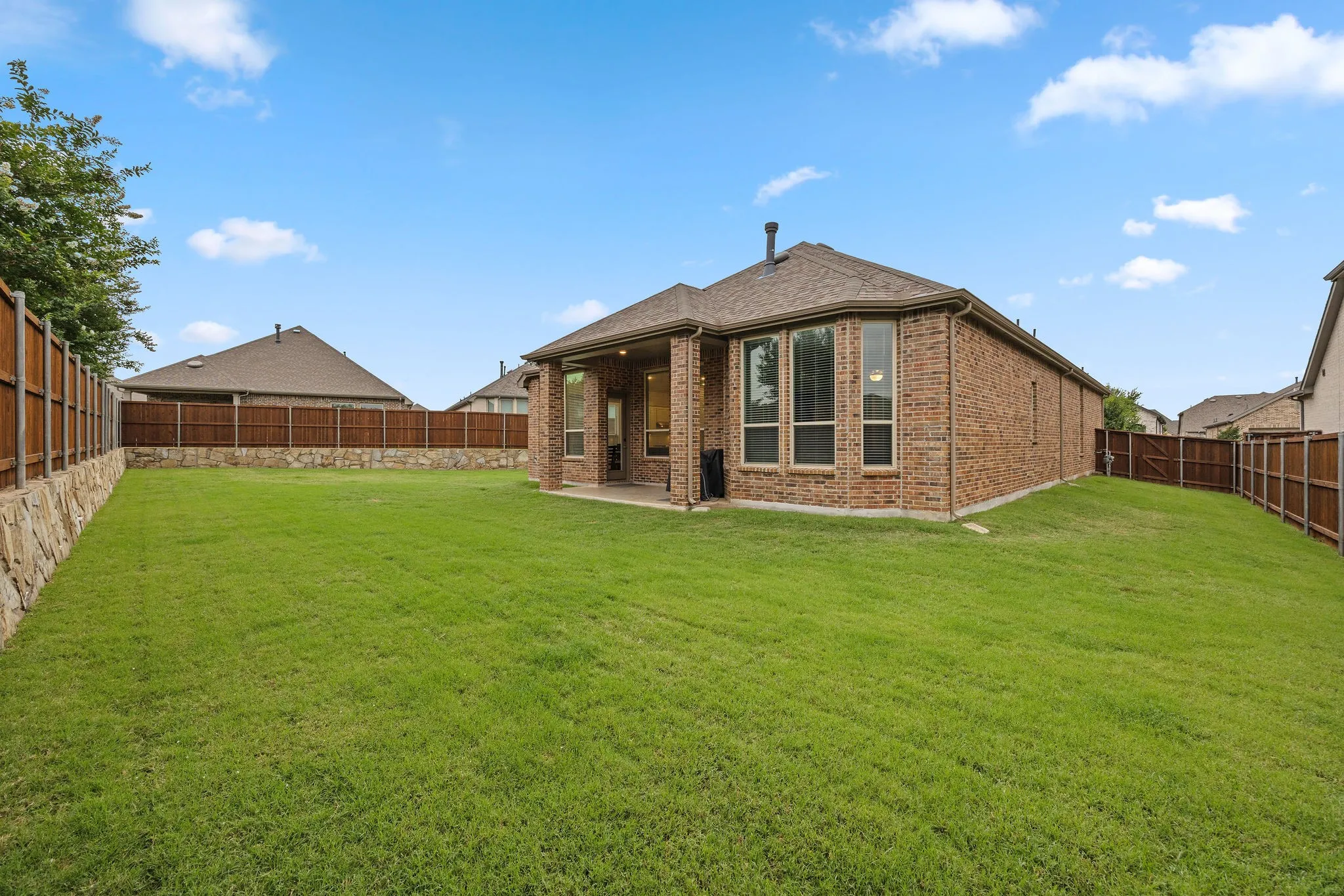Single Family Residence For Sale in Denton County , 3912 Primrose Drive, Aubrey, Texas 76227, 4 Bedroom, 3 Bathroom, 2 Garage spaces, 2,266 Sqft, built in 2019, mls#21276182, Real Estate Agent in Aubrey, Homes For Sale in Denton county, Homes For Sale in Aubrey, Realtor in Aubrey Texas, Real Estate Brokerage Independent Realty Texas, Luminita Cordes Realtor
