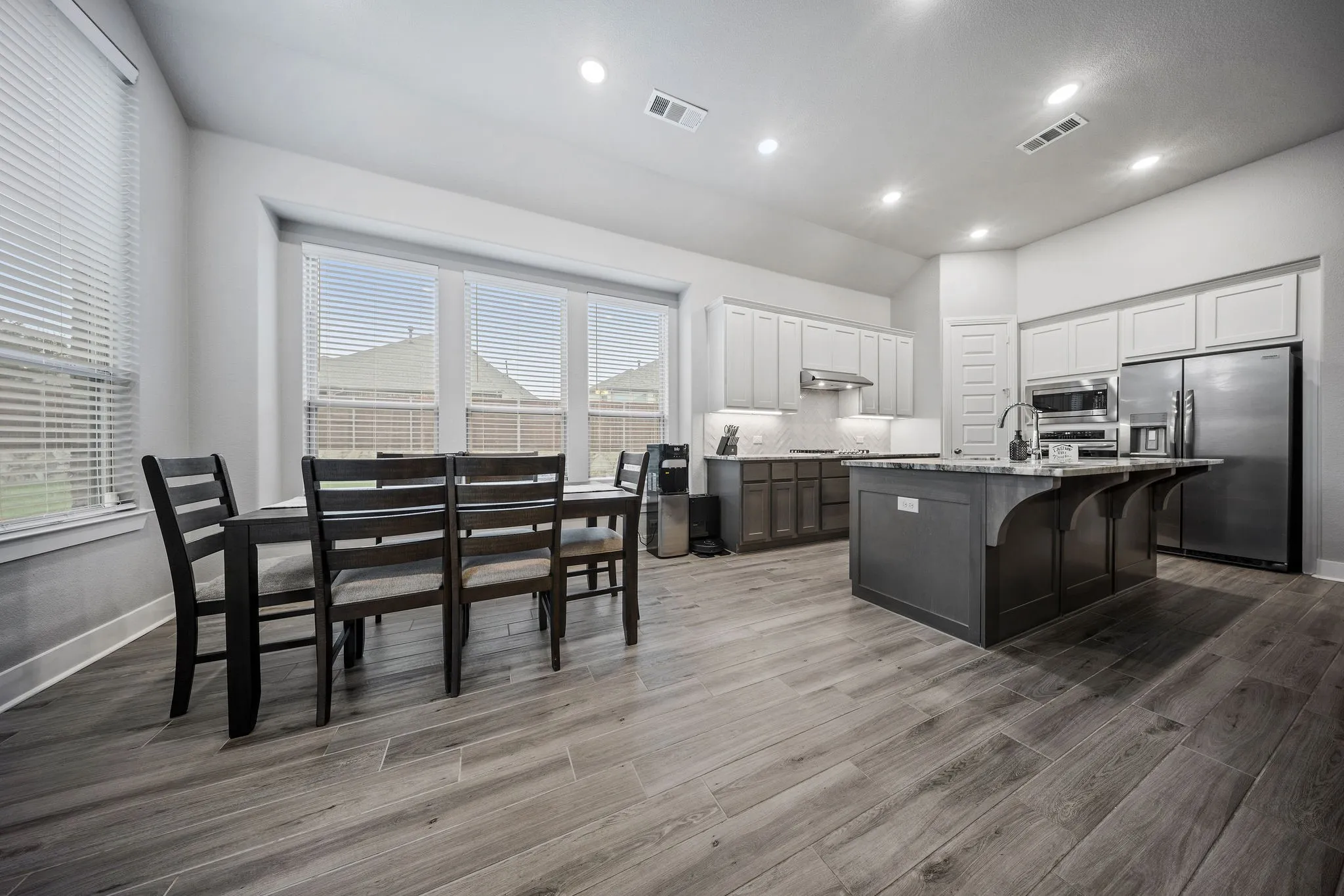 Single Family Residence For Sale in Denton County , 3912 Primrose Drive, Aubrey, Texas 76227, 4 Bedroom, 3 Bathroom, 2 Garage spaces, 2,266 Sqft, built in 2019, mls#21276182, Real Estate Agent in Aubrey, Homes For Sale in Denton county, Homes For Sale in Aubrey, Realtor in Aubrey Texas, Real Estate Brokerage Independent Realty Texas, Luminita Cordes Realtor