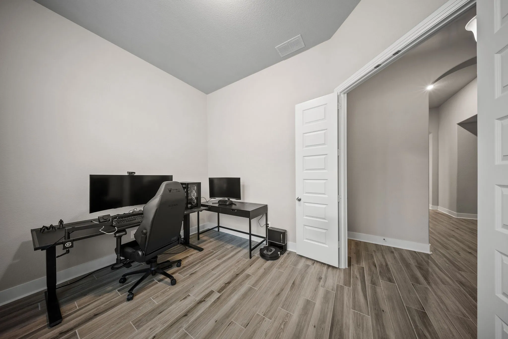 Single Family Residence For Sale in Denton County , 3912 Primrose Drive, Aubrey, Texas 76227, 4 Bedroom, 3 Bathroom, 2 Garage spaces, 2,266 Sqft, built in 2019, mls#21276182, Real Estate Agent in Aubrey, Homes For Sale in Denton county, Homes For Sale in Aubrey, Realtor in Aubrey Texas, Real Estate Brokerage Independent Realty Texas, Luminita Cordes Realtor