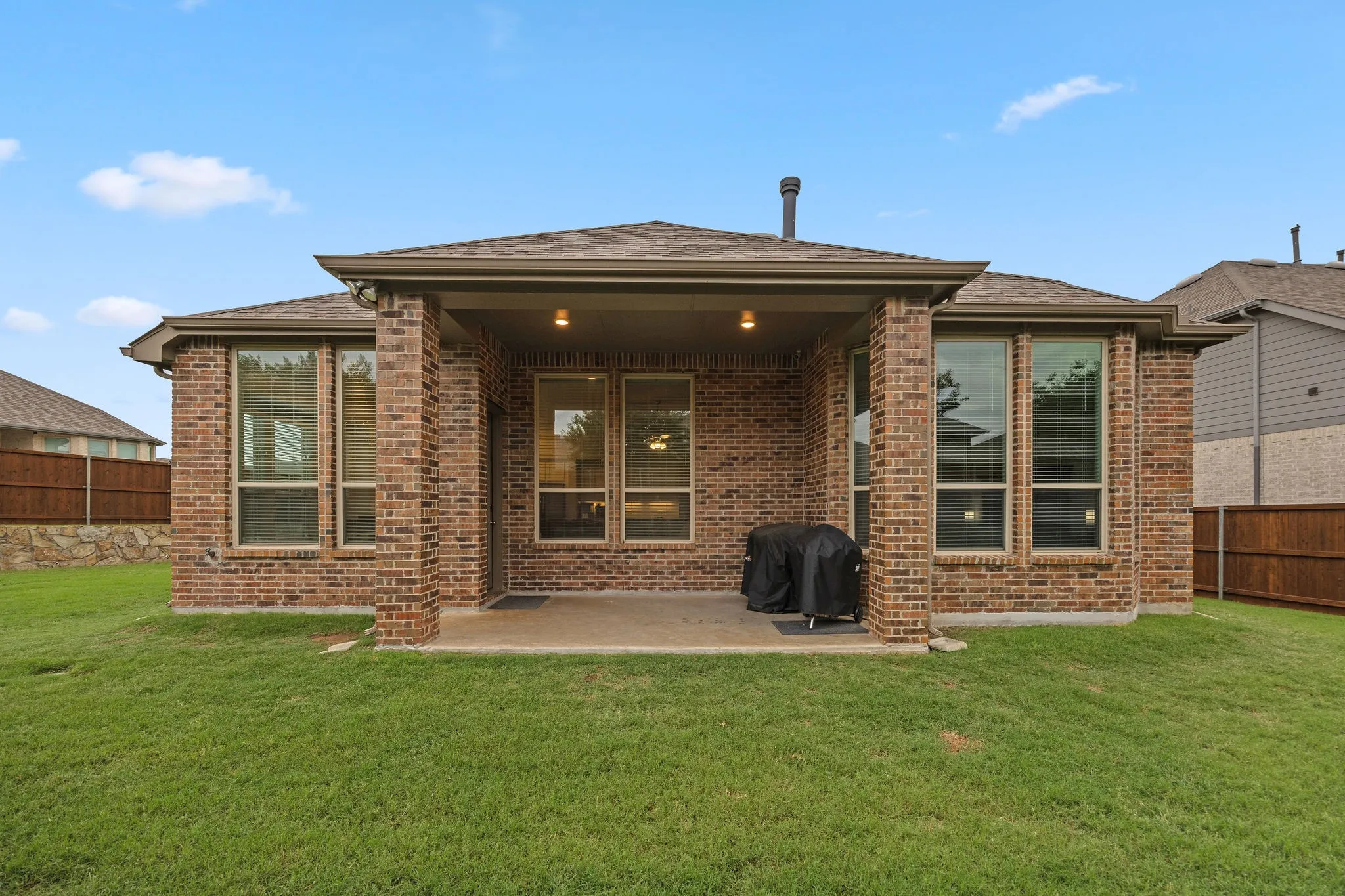 Single Family Residence For Sale in Denton County , 3912 Primrose Drive, Aubrey, Texas 76227, 4 Bedroom, 3 Bathroom, 2 Garage spaces, 2,266 Sqft, built in 2019, mls#21276182, Real Estate Agent in Aubrey, Homes For Sale in Denton county, Homes For Sale in Aubrey, Realtor in Aubrey Texas, Real Estate Brokerage Independent Realty Texas, Luminita Cordes Realtor