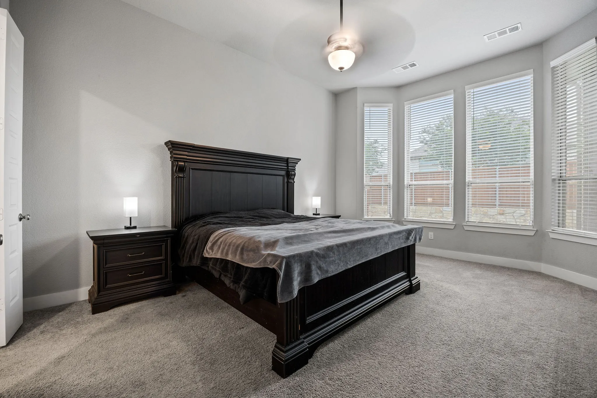 Single Family Residence For Sale in Denton County , 3912 Primrose Drive, Aubrey, Texas 76227, 4 Bedroom, 3 Bathroom, 2 Garage spaces, 2,266 Sqft, built in 2019, mls#21276182, Real Estate Agent in Aubrey, Homes For Sale in Denton county, Homes For Sale in Aubrey, Realtor in Aubrey Texas, Real Estate Brokerage Independent Realty Texas, Luminita Cordes Realtor