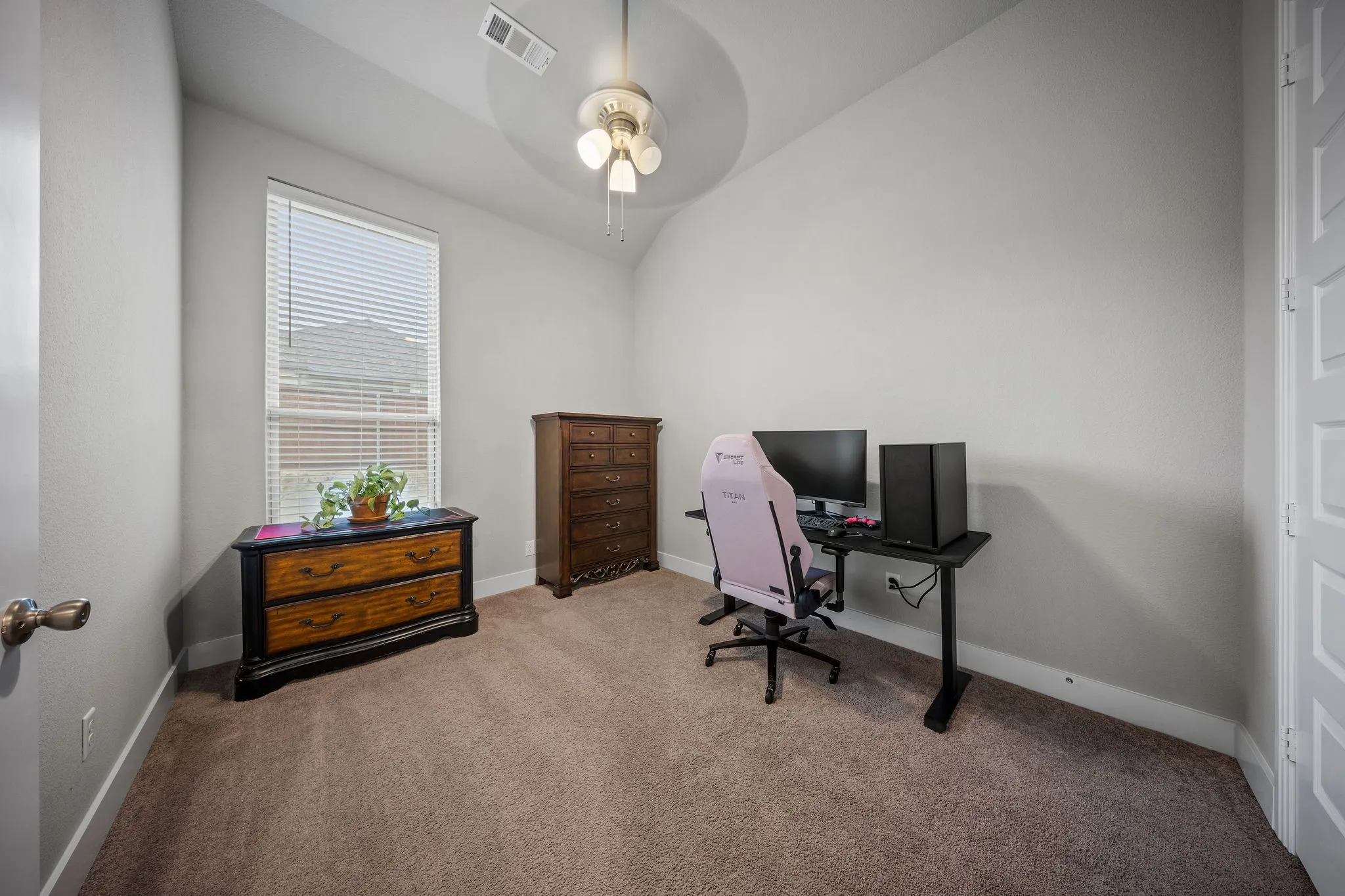 Single Family Residence For Sale in Denton County , 3912 Primrose Drive, Aubrey, Texas 76227, 4 Bedroom, 3 Bathroom, 2 Garage spaces, 2,266 Sqft, built in 2019, mls#21276182, Real Estate Agent in Aubrey, Homes For Sale in Denton county, Homes For Sale in Aubrey, Realtor in Aubrey Texas, Real Estate Brokerage Independent Realty Texas, Luminita Cordes Realtor