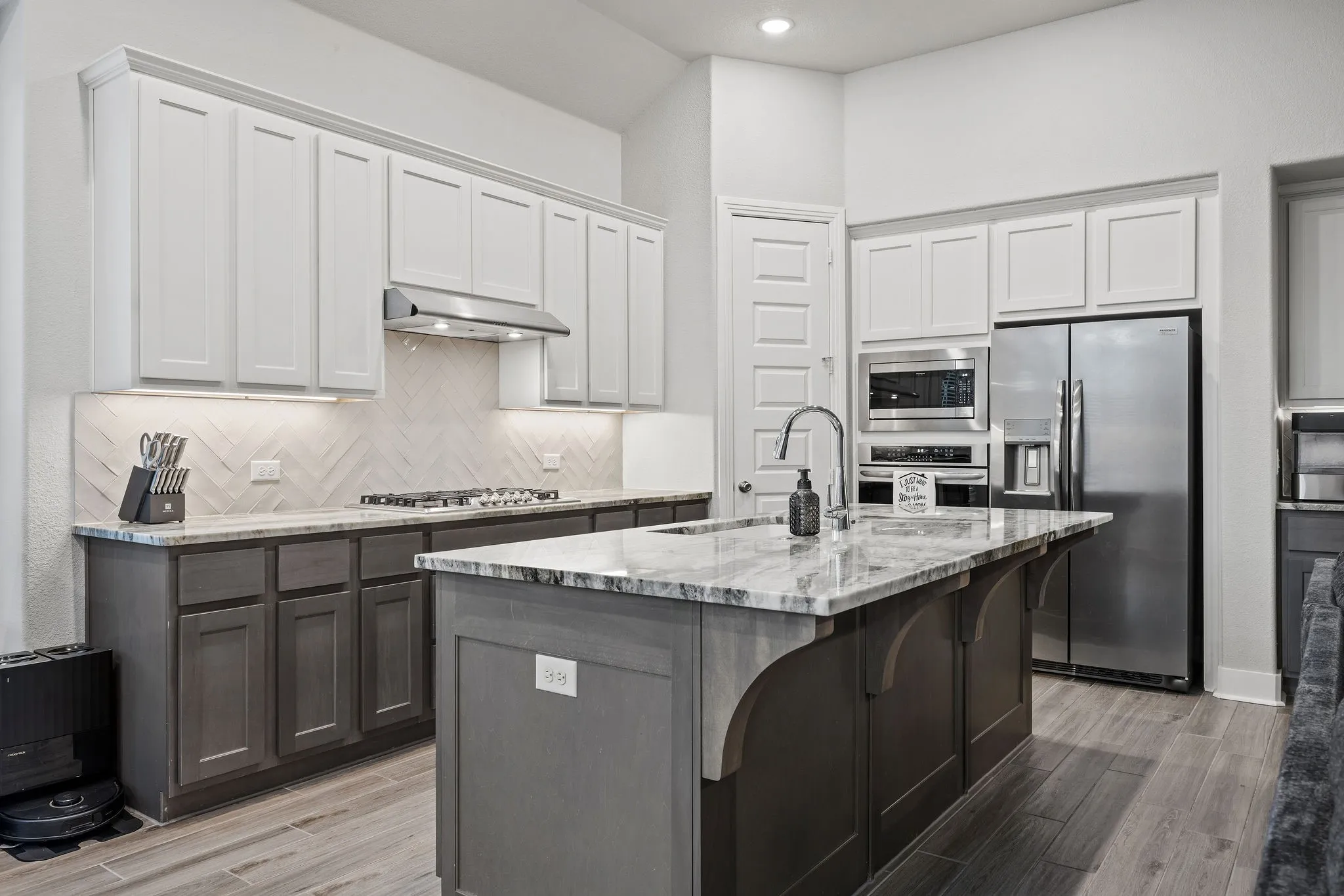 Single Family Residence For Sale in Denton County , 3912 Primrose Drive, Aubrey, Texas 76227, 4 Bedroom, 3 Bathroom, 2 Garage spaces, 2,266 Sqft, built in 2019, mls#21276182, Real Estate Agent in Aubrey, Homes For Sale in Denton county, Homes For Sale in Aubrey, Realtor in Aubrey Texas, Real Estate Brokerage Independent Realty Texas, Luminita Cordes Realtor