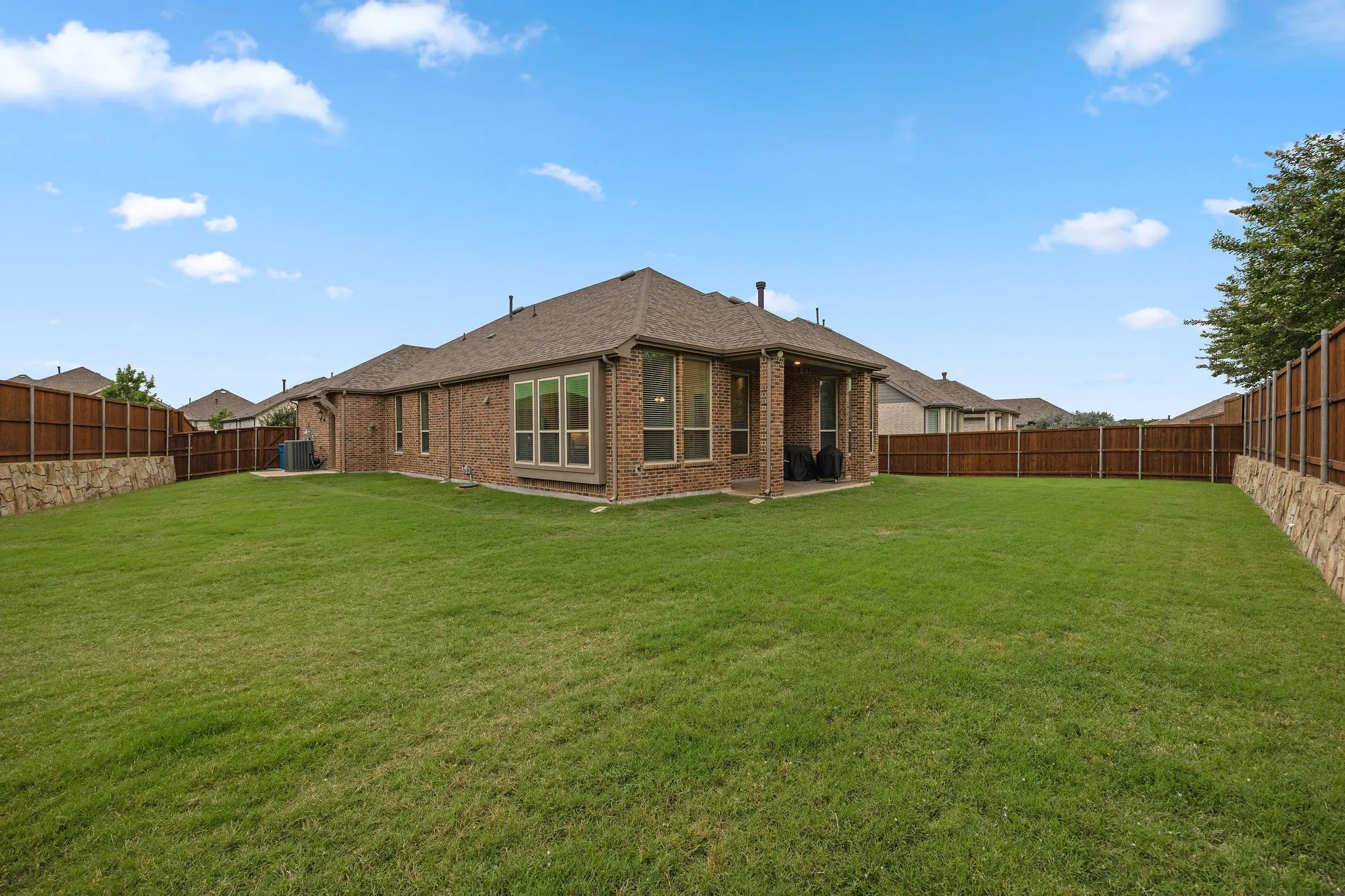 Single Family Residence For Sale in Denton County , 3912 Primrose Drive, Aubrey, Texas 76227, 4 Bedroom, 3 Bathroom, 2 Garage spaces, 2,266 Sqft, built in 2019, mls#21276182, Real Estate Agent in Aubrey, Homes For Sale in Denton county, Homes For Sale in Aubrey, Realtor in Aubrey Texas, Real Estate Brokerage Independent Realty Texas, Luminita Cordes Realtor