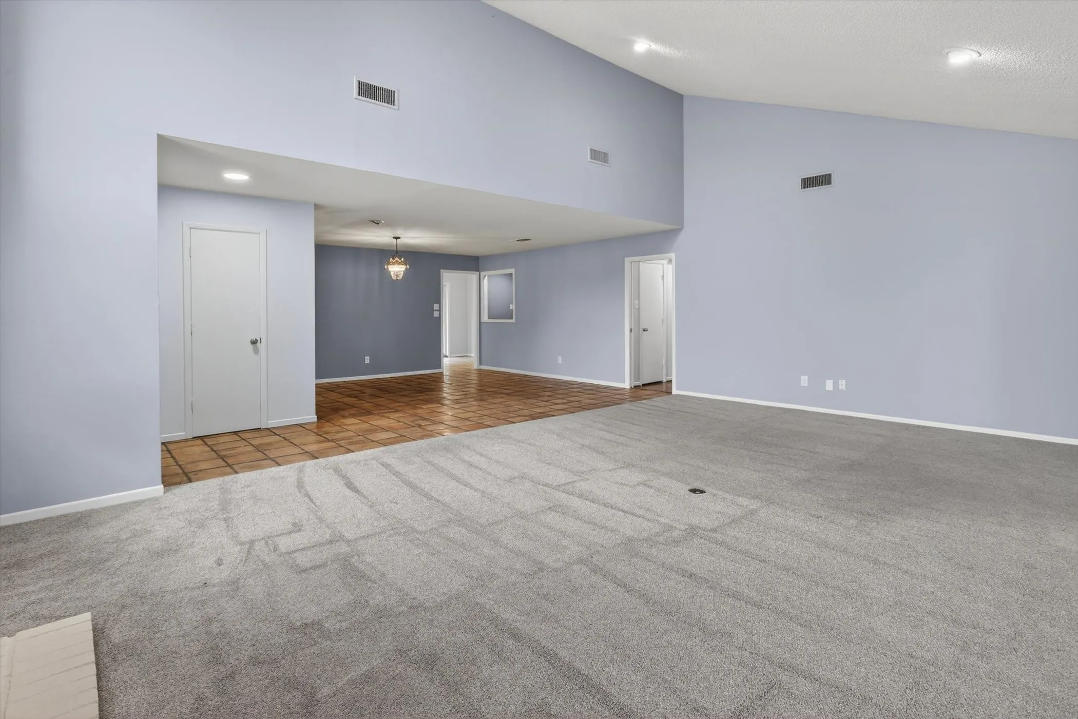 Single Family Residence For Sale in Tarrant County , 4083 Hidden View Circle, Fort Worth, Texas 76109, 3 Bedroom, 2 Bathroom, 2 Garage spaces, 2,209 Sqft, built in 1978, mls#21276783, Real Estate Agent in Fort Worth, Homes For Sale in Tarrant county, Homes For Sale in Fort Worth, Realtor in Fort Worth Texas, Real Estate Brokerage Independent Realty Texas, Luminita Cordes Realtor