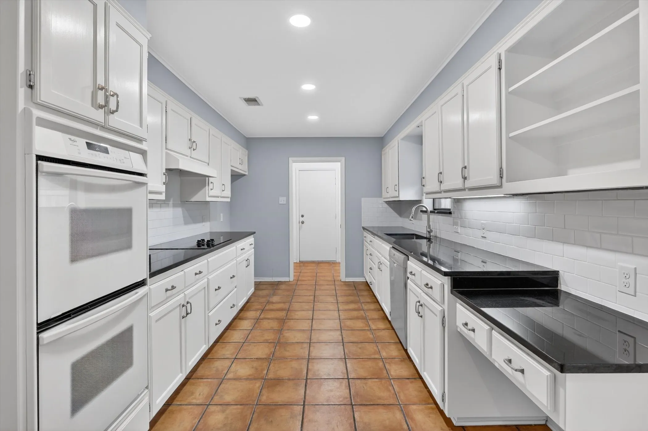 Single Family Residence For Sale in Tarrant County , 4083 Hidden View Circle, Fort Worth, Texas 76109, 3 Bedroom, 2 Bathroom, 2 Garage spaces, 2,209 Sqft, built in 1978, mls#21276783, Real Estate Agent in Fort Worth, Homes For Sale in Tarrant county, Homes For Sale in Fort Worth, Realtor in Fort Worth Texas, Real Estate Brokerage Independent Realty Texas, Luminita Cordes Realtor